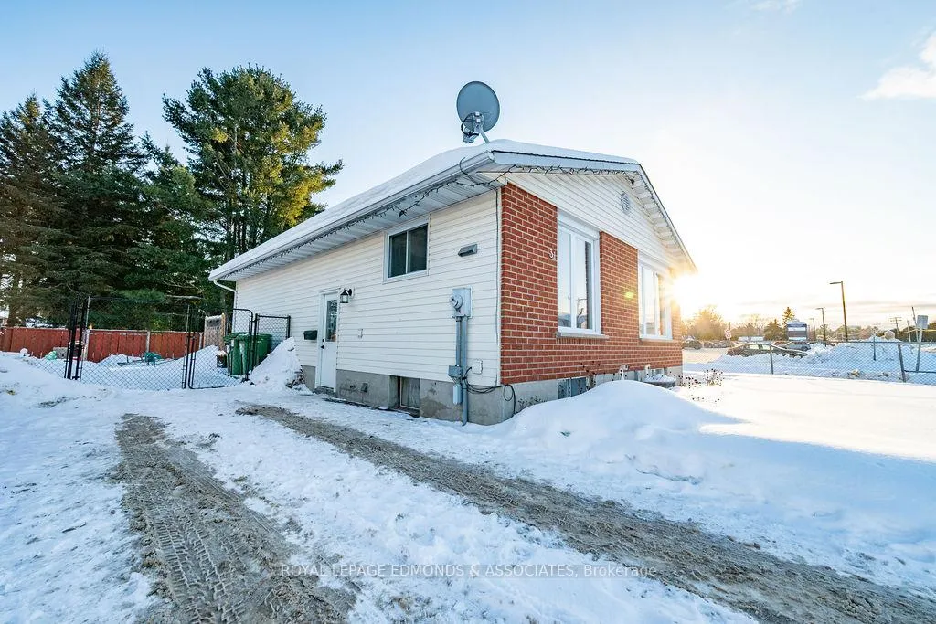 Photo 4 of 31 Herman Street, Petawawa — HOMEH