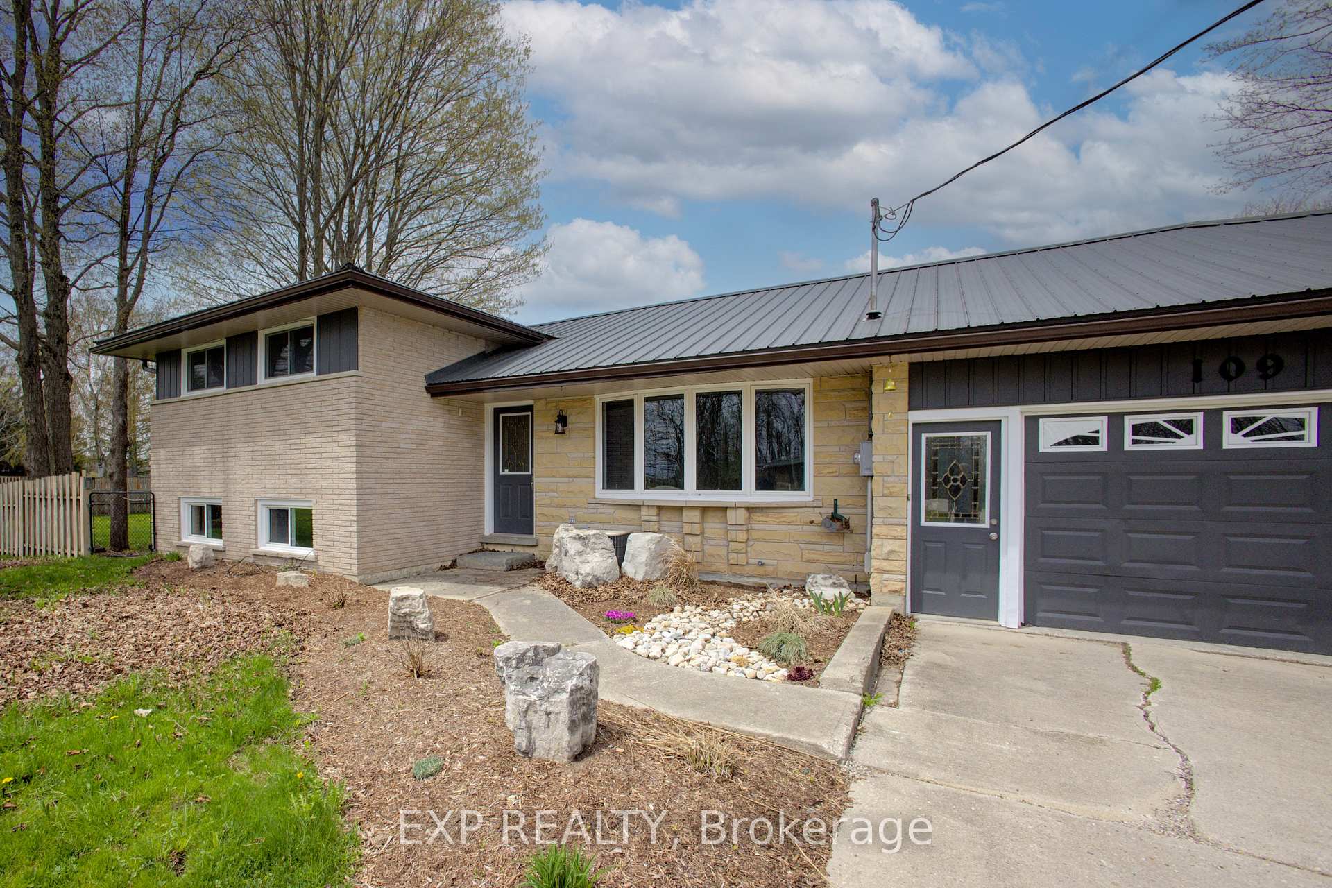 Photo 3 of 109 Mcgivern Street, Mapleton, Rural Mapleton — HOMEH