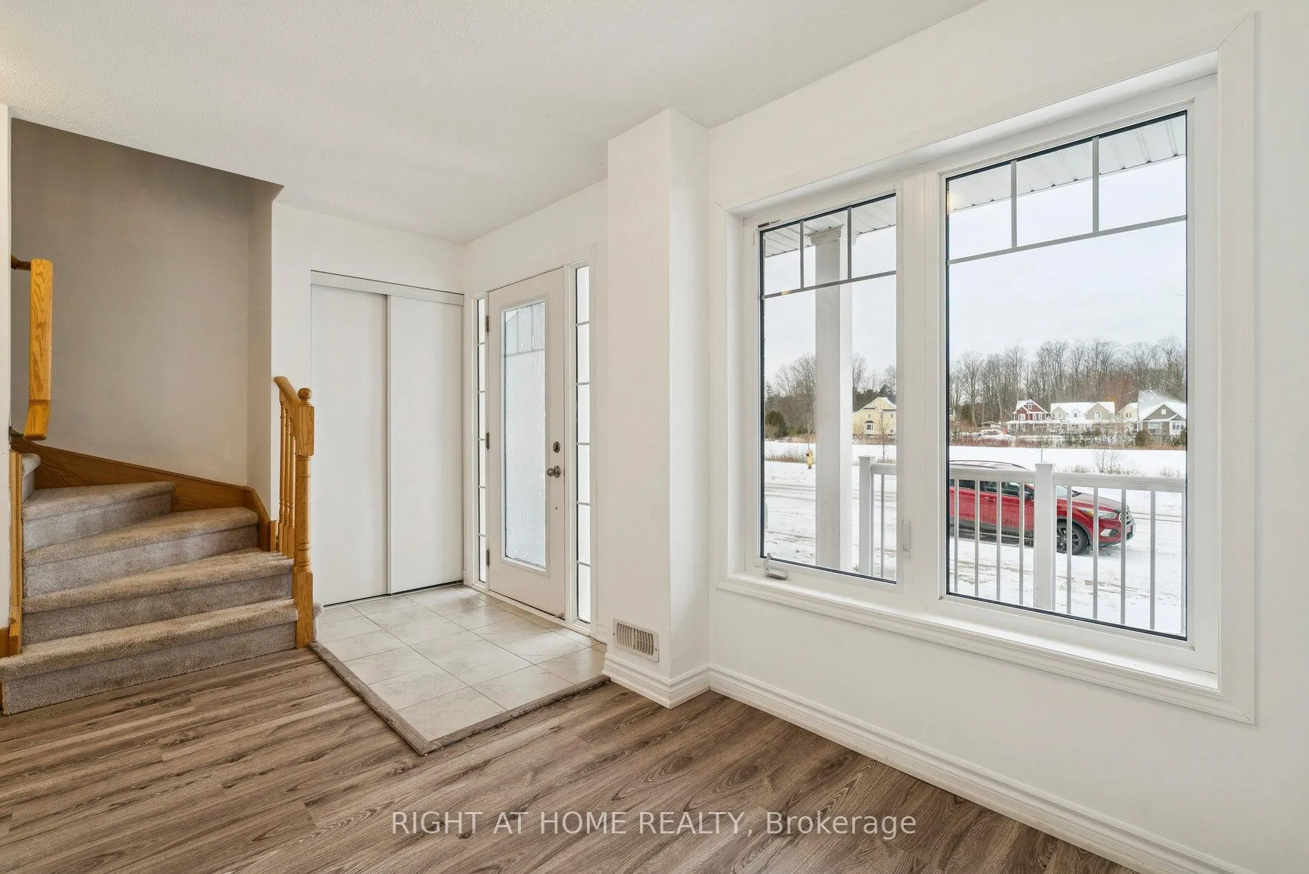 Photo 11 of 46 Village Gate Drive, Wasaga Beach — HOMEH