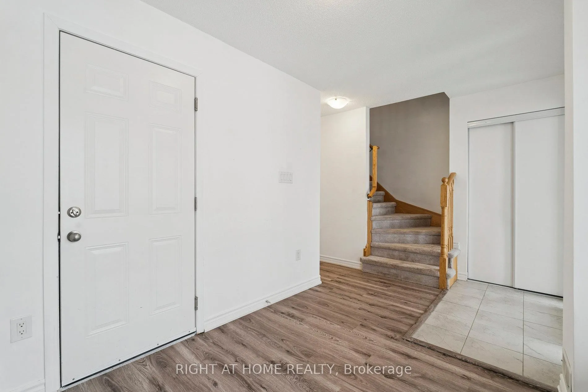 Photo 12 of 46 Village Gate Drive, Wasaga Beach — HOMEH