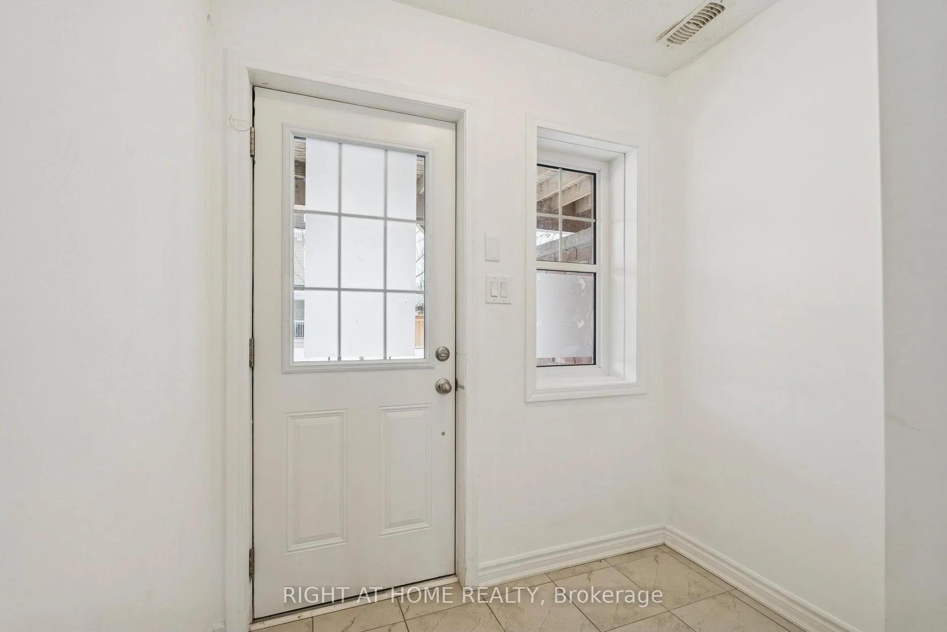 Photo 15 of 46 Village Gate Drive, Wasaga Beach — HOMEH