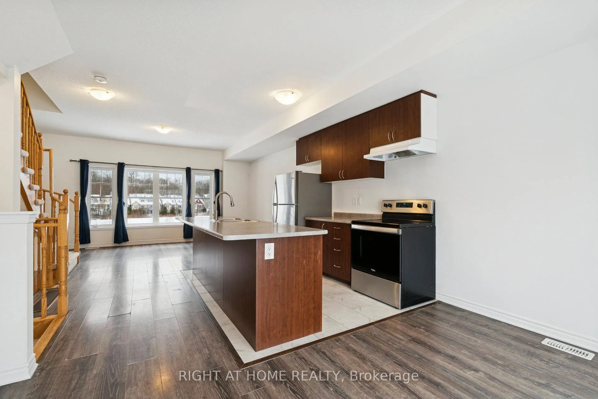 Photo 20 of 46 Village Gate Drive, Wasaga Beach — HOMEH