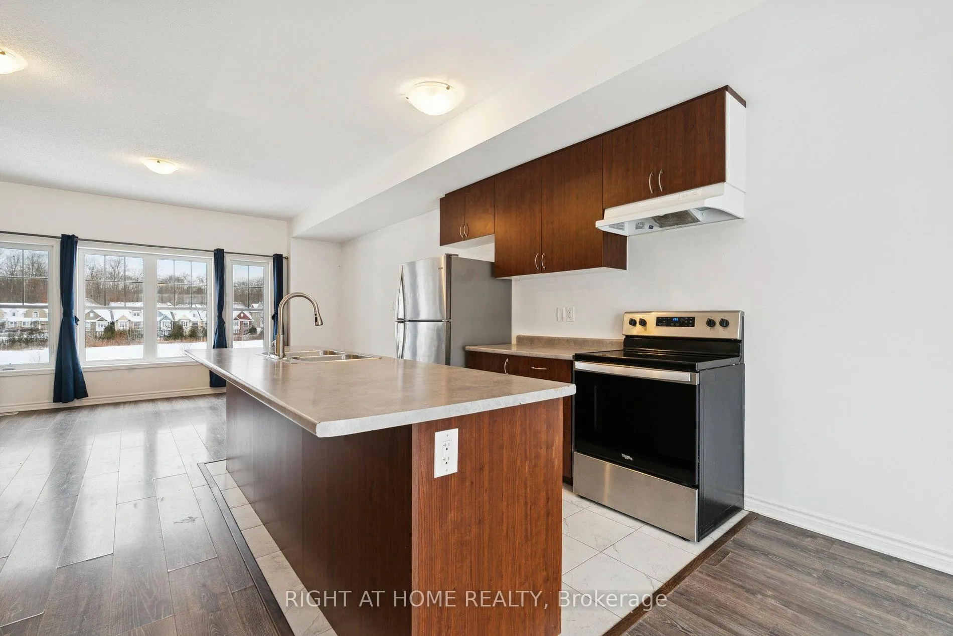 Photo 21 of 46 Village Gate Drive, Wasaga Beach — HOMEH