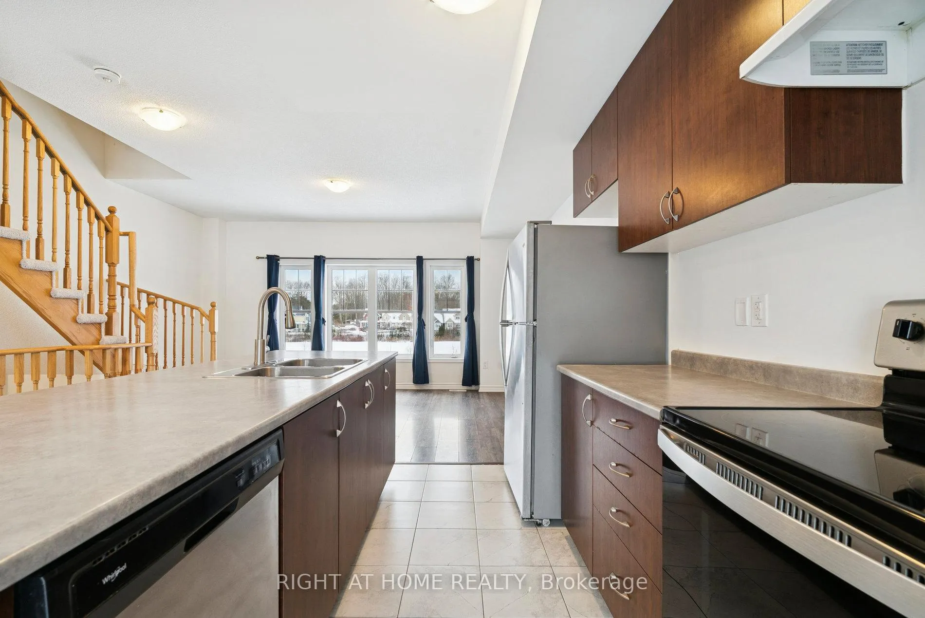Photo 23 of 46 Village Gate Drive, Wasaga Beach — HOMEH