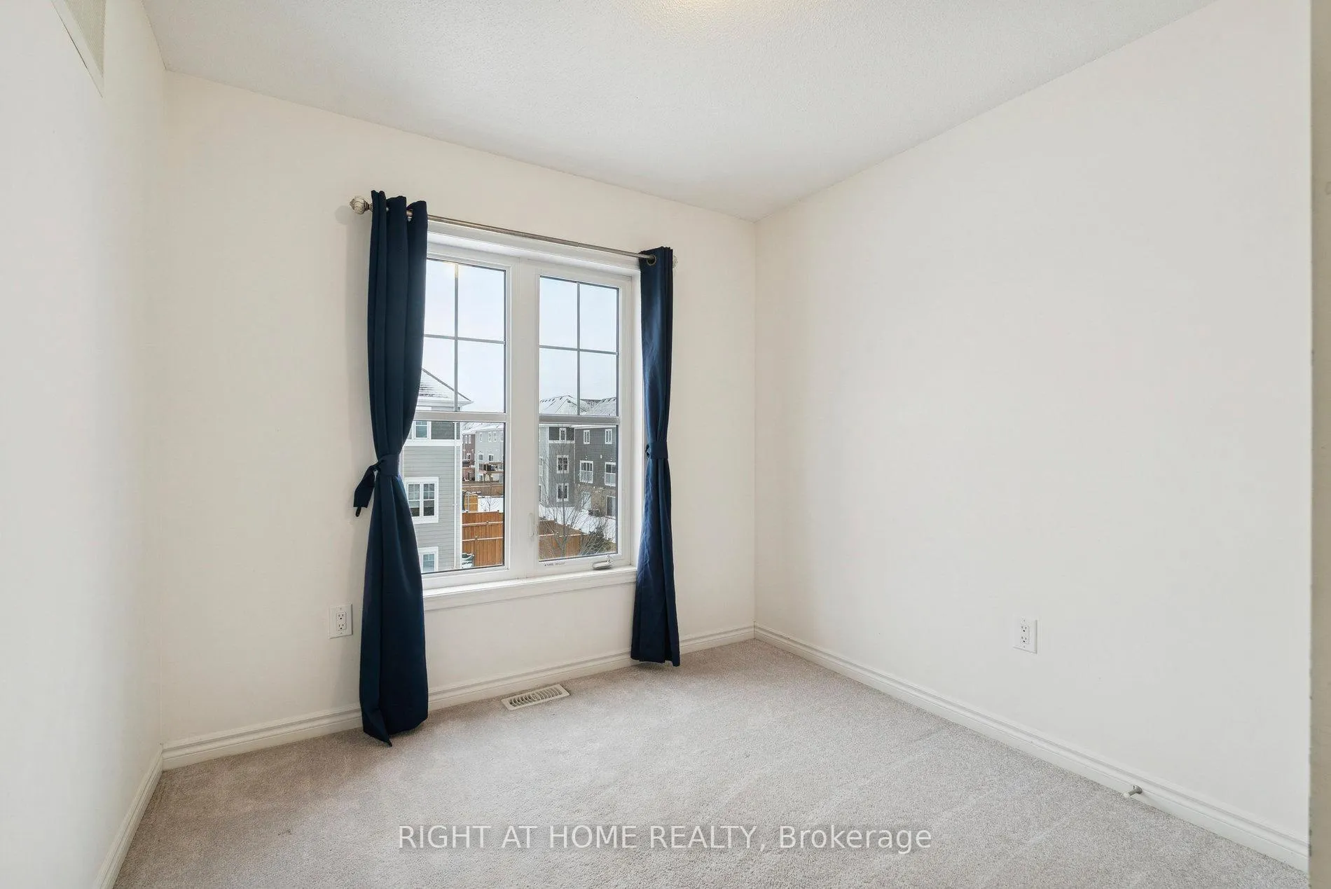 Photo 33 of 46 Village Gate Drive, Wasaga Beach — HOMEH