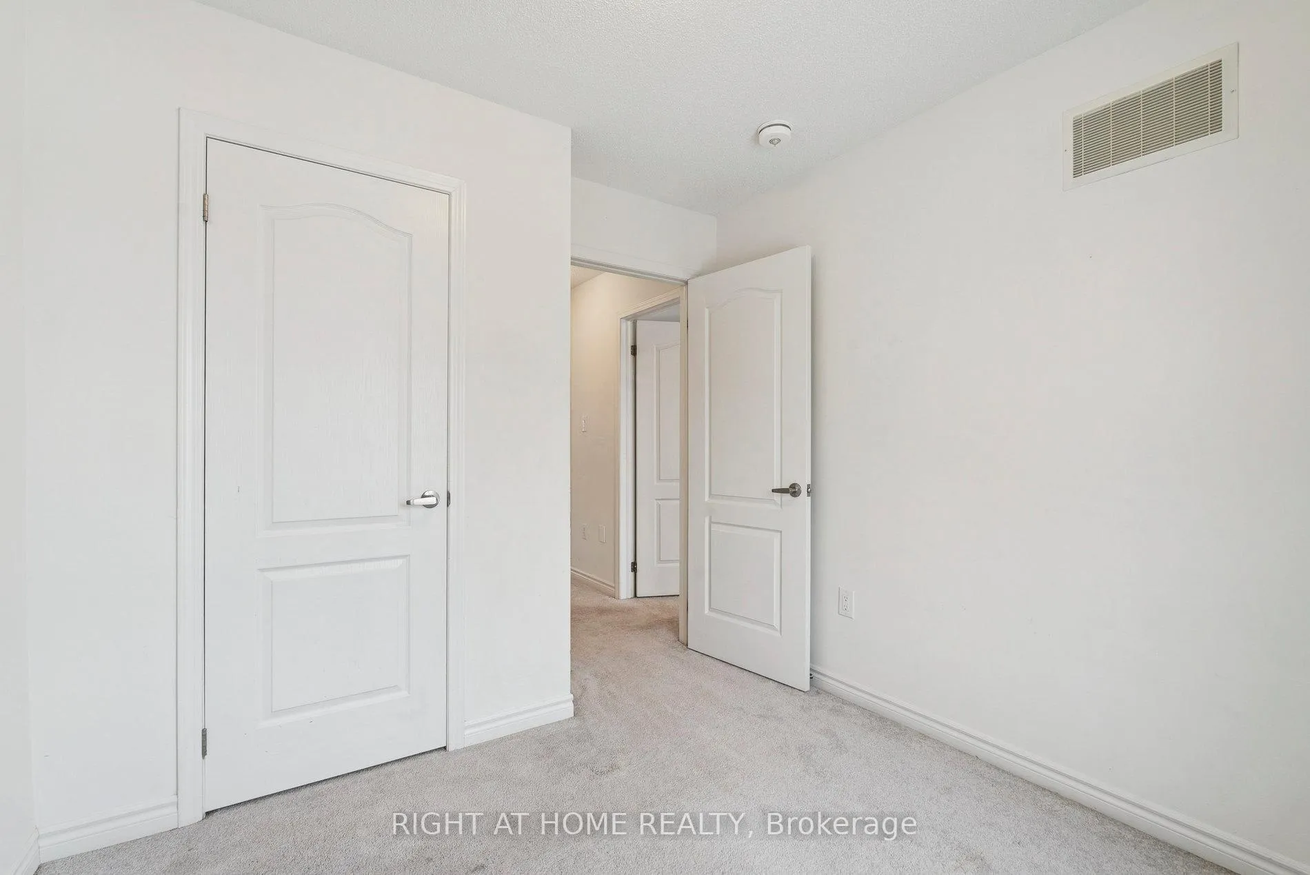 Photo 34 of 46 Village Gate Drive, Wasaga Beach — HOMEH