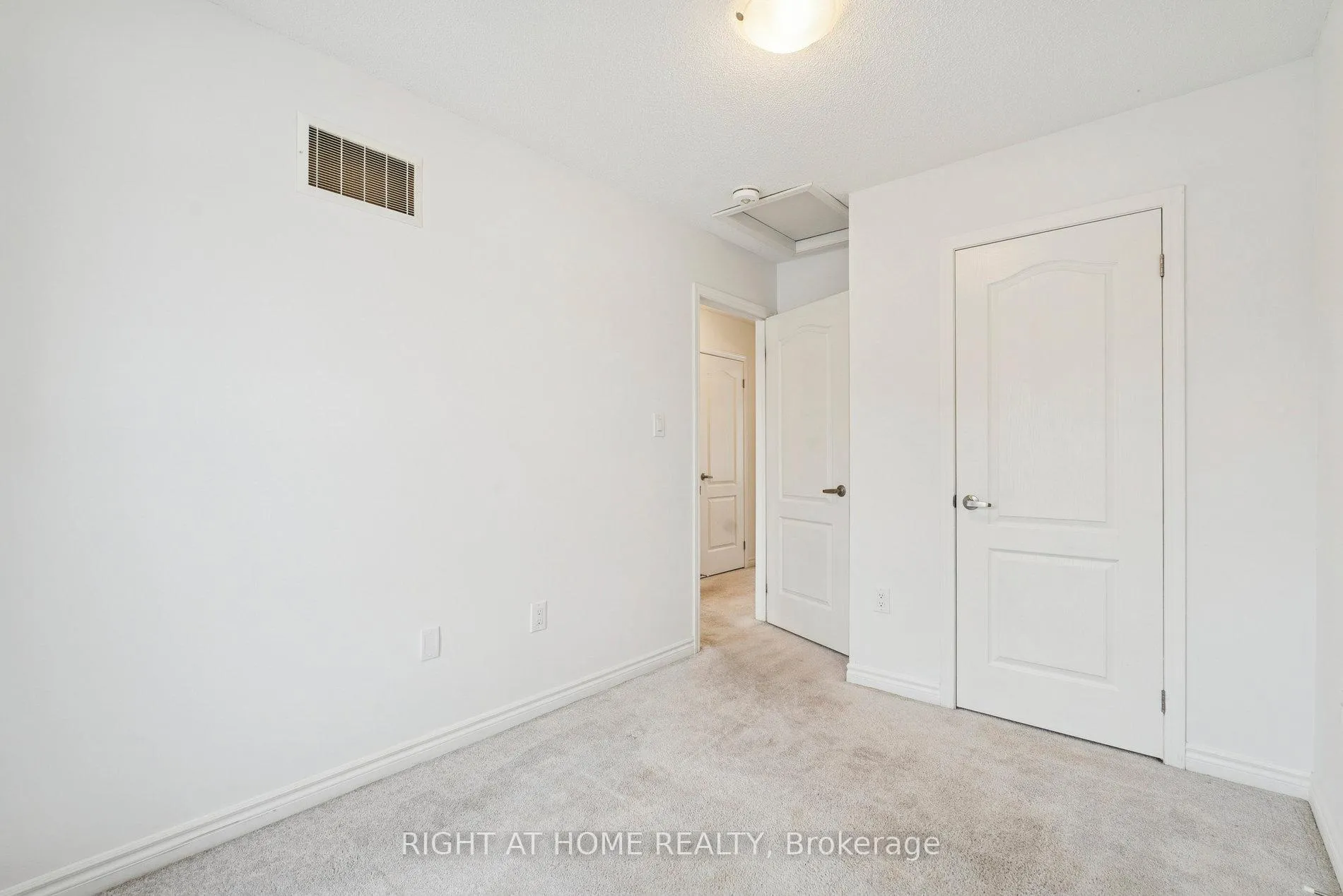 Photo 37 of 46 Village Gate Drive, Wasaga Beach — HOMEH