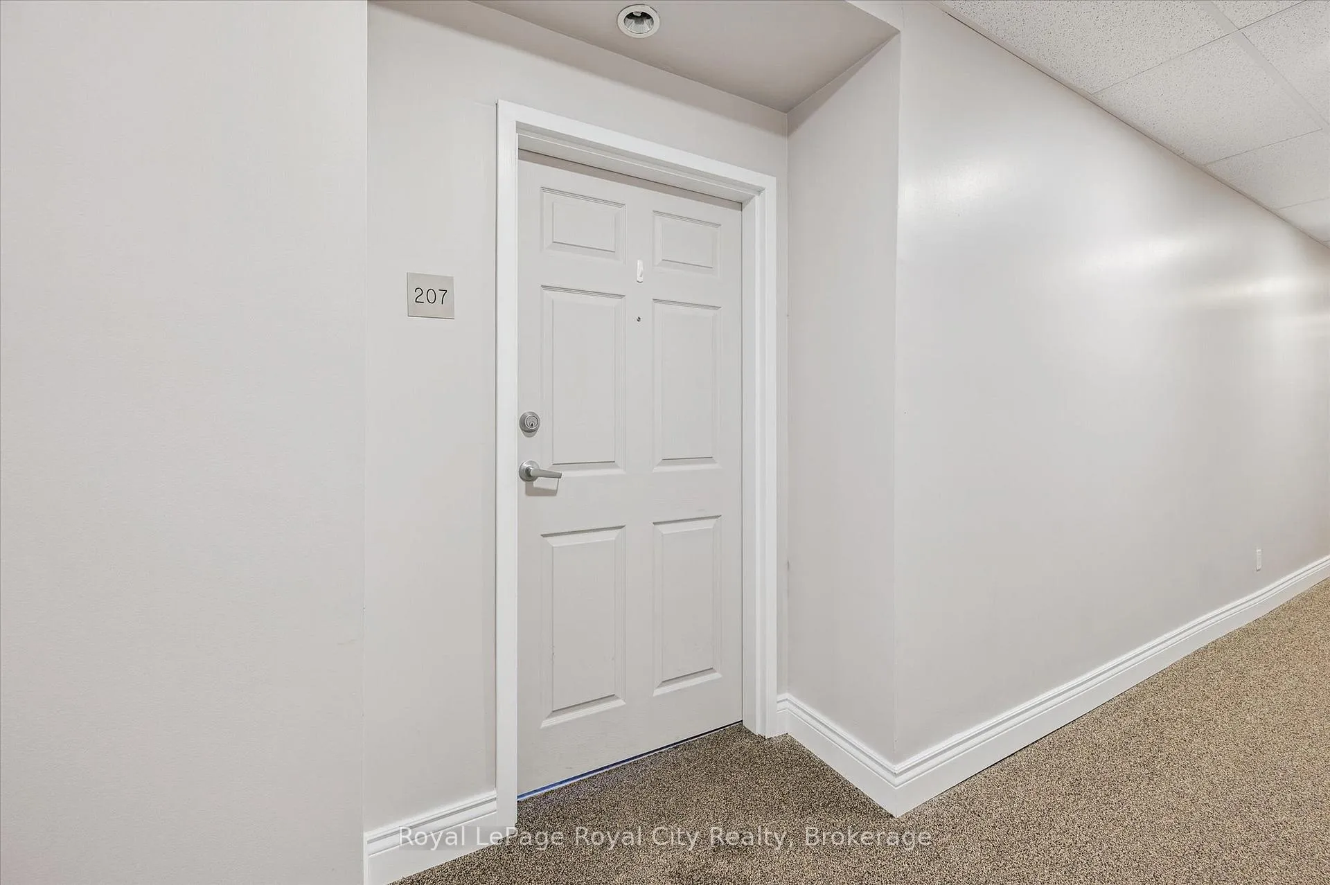 Photo 3 of Unit 207, 2 Colonial Drive, Guelph, Pineridge/Westminster Woods — HOMEH