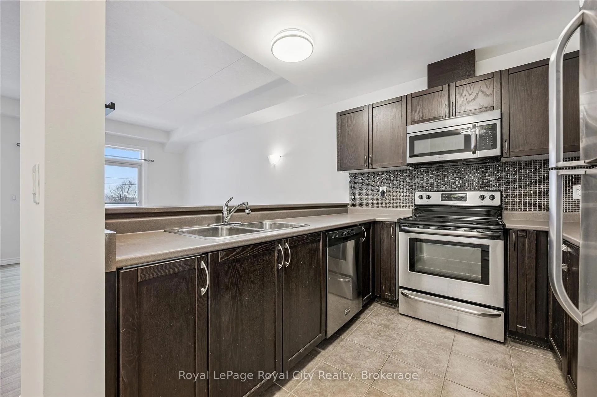 Photo 8 of Unit 207, 2 Colonial Drive, Guelph, Pineridge/Westminster Woods — HOMEH
