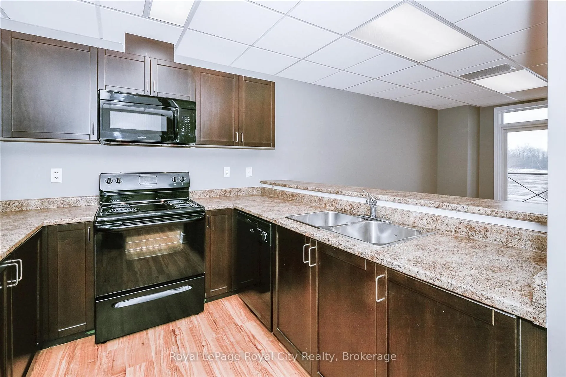 Photo 36 of Unit 207, 2 Colonial Drive, Guelph, Pineridge/Westminster Woods — HOMEH