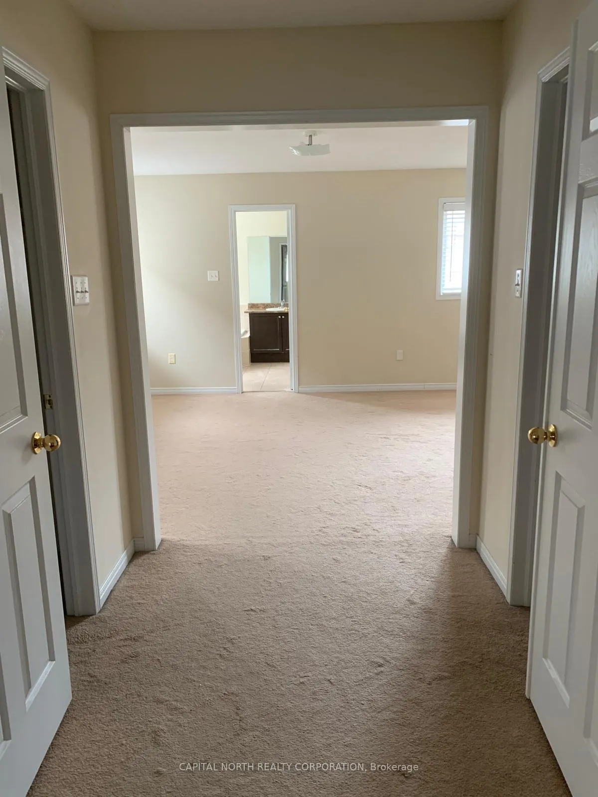Photo 4 of 46 Laramie Crescent, Vaughan, Patterson — HOMEH