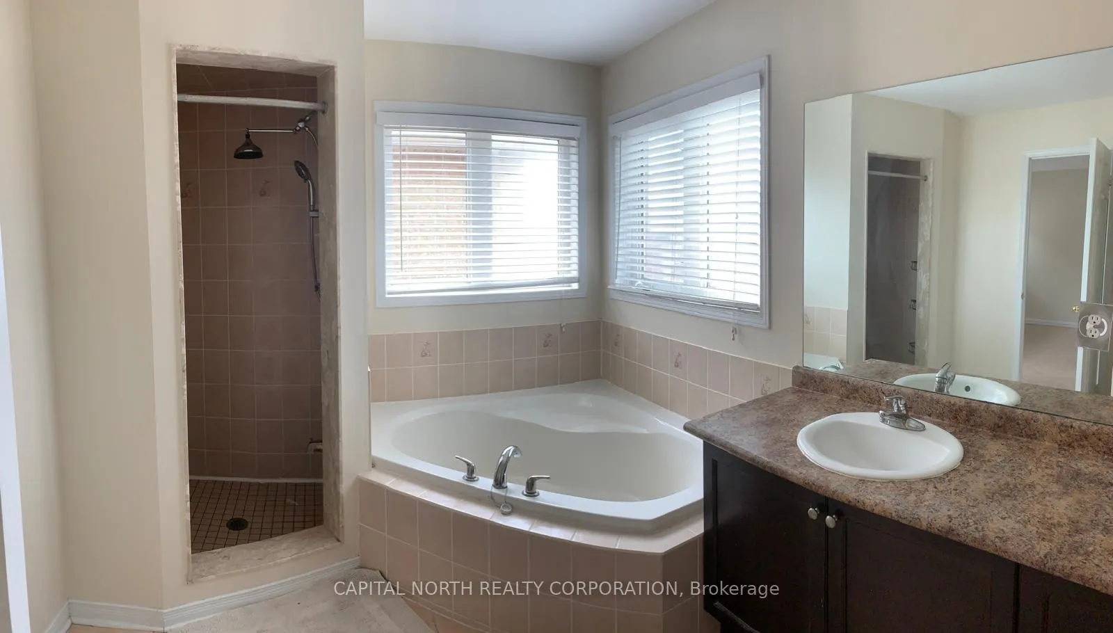 Photo 6 of 46 Laramie Crescent, Vaughan, Patterson — HOMEH