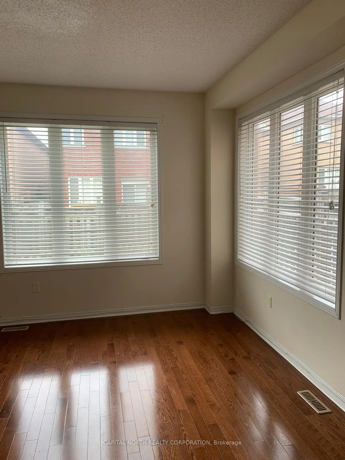 Photo 7 of 46 Laramie Crescent, Vaughan, Patterson — HOMEH