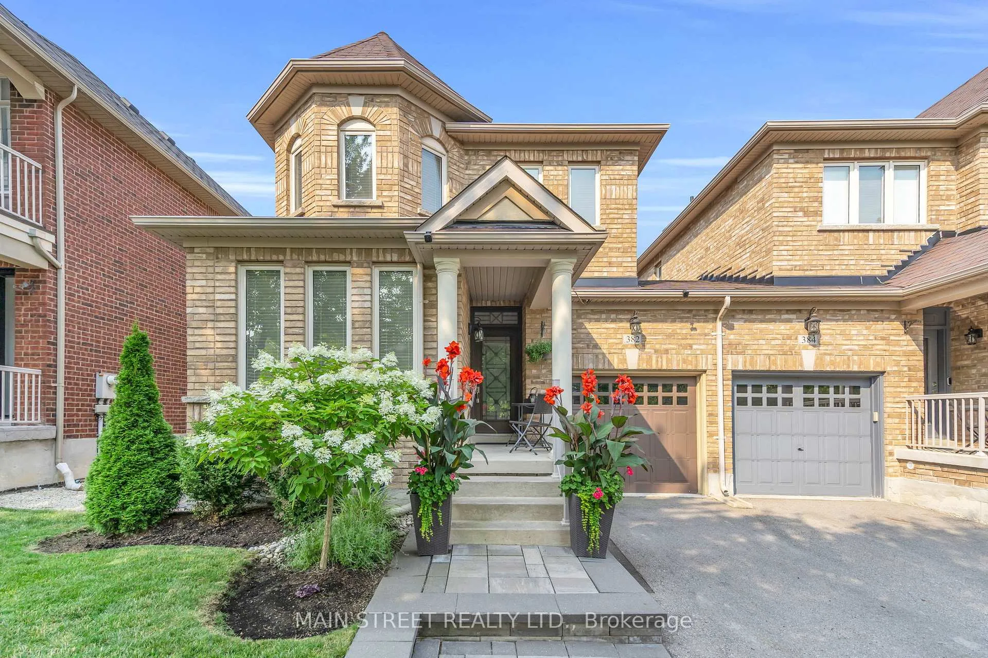 Photo 2 of 382 Conover Avenue, Aurora, Bayview Northeast — HOMEH