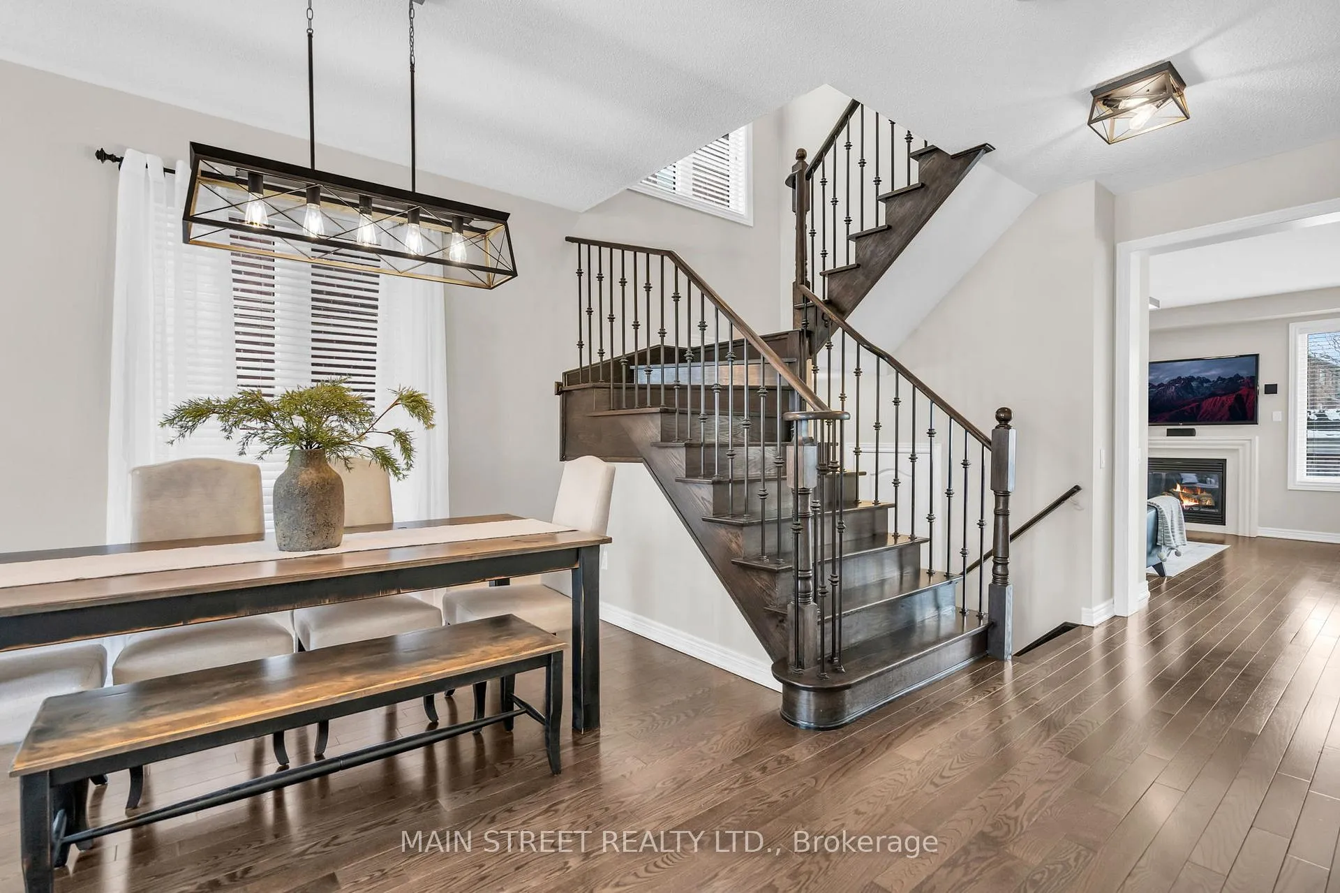 Photo 4 of 382 Conover Avenue, Aurora, Bayview Northeast — HOMEH