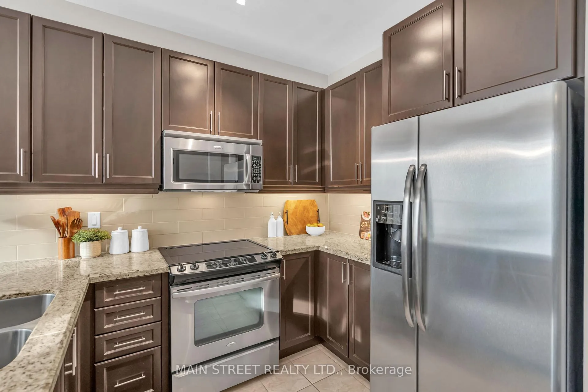 Photo 12 of 382 Conover Avenue, Aurora, Bayview Northeast — HOMEH