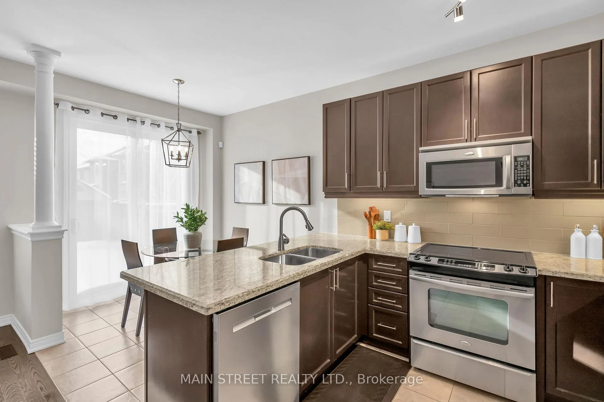 Photo 13 of 382 Conover Avenue, Aurora, Bayview Northeast — HOMEH