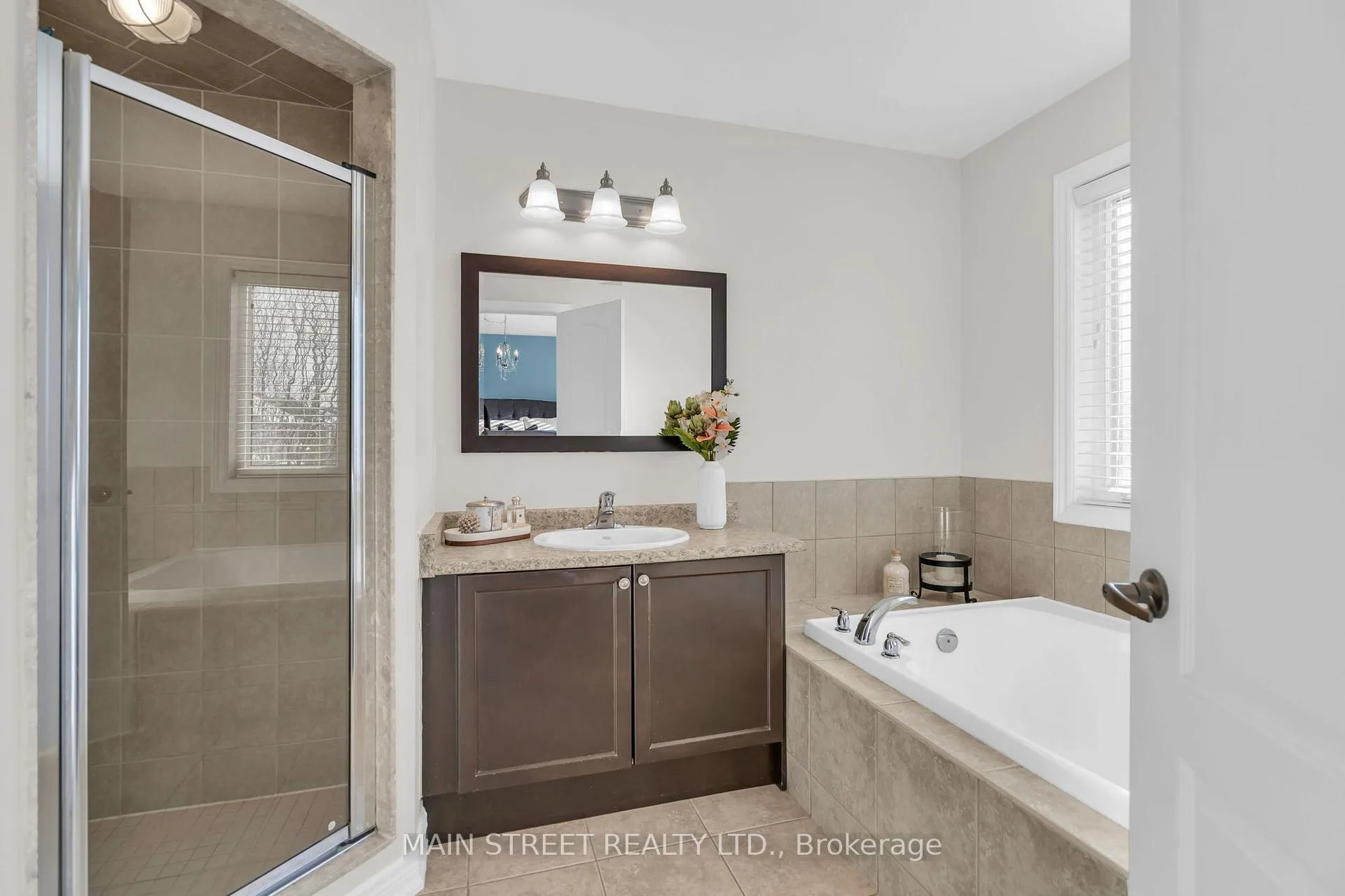 Photo 18 of 382 Conover Avenue, Aurora, Bayview Northeast — HOMEH
