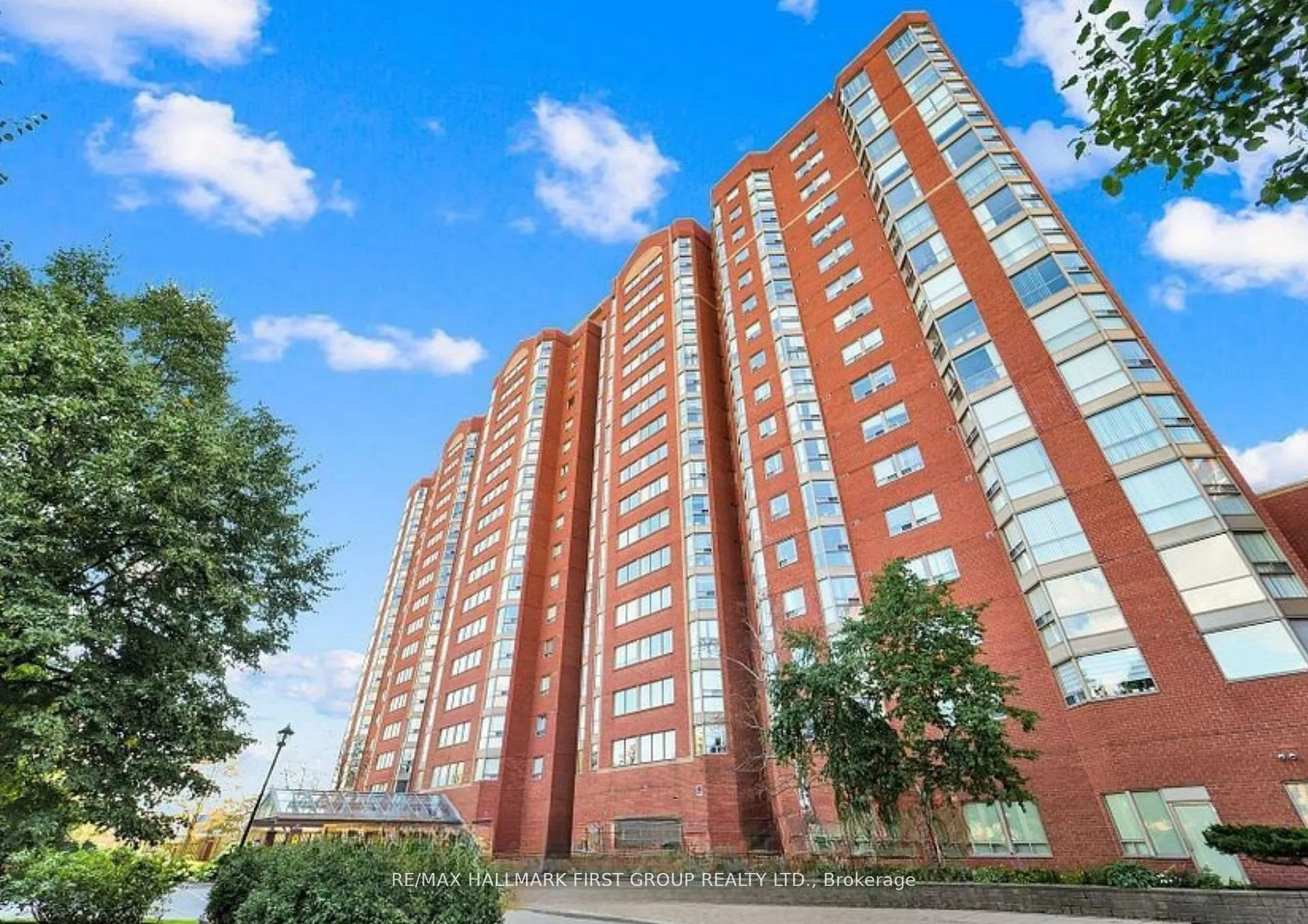 Front of Unit 807, 2466 Eglinton Avenue E