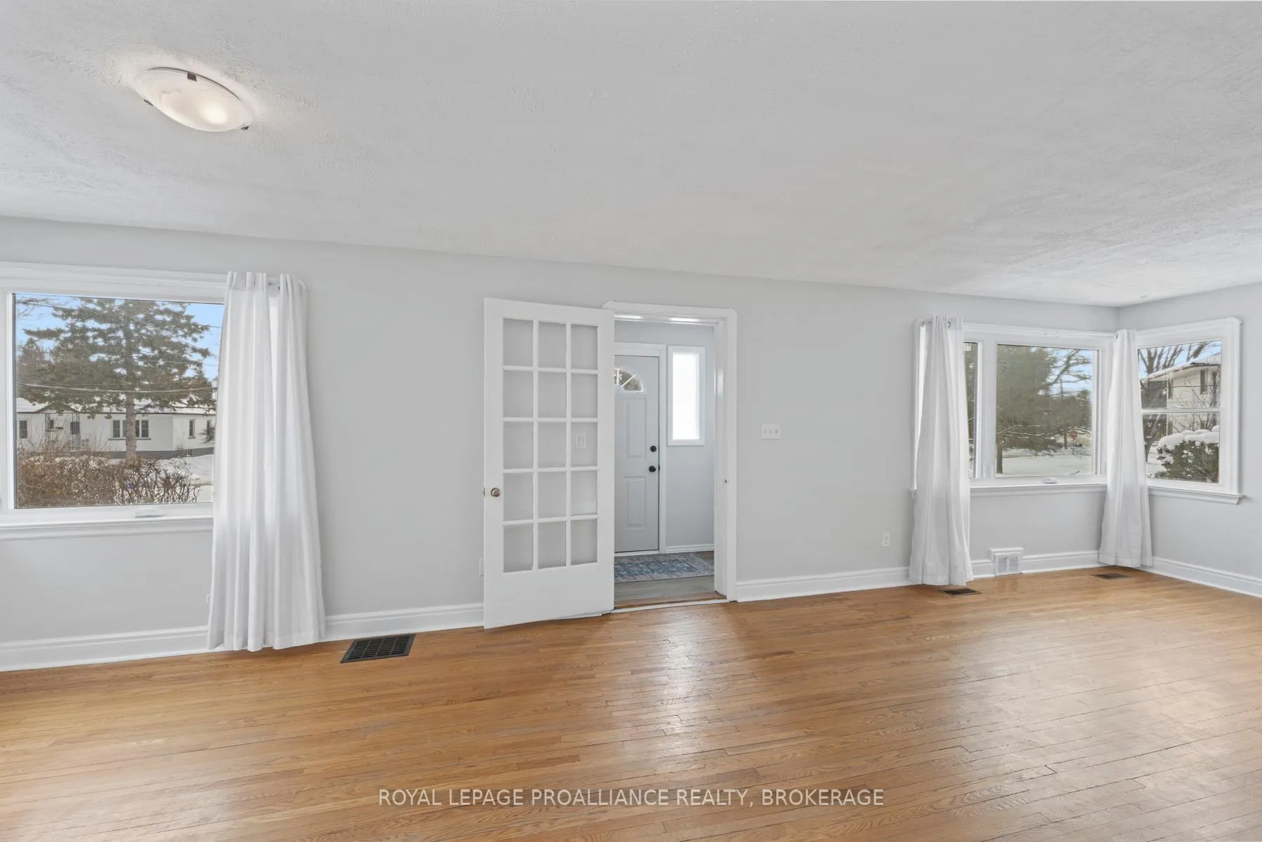 Photo 3 of 120 Hillendale Avenue, Kingston, West of Sir John A. Blvd — HOMEH