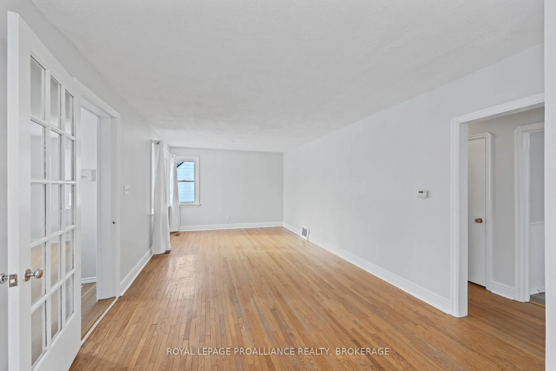 Photo 5 of 120 Hillendale Avenue, Kingston, West of Sir John A. Blvd — HOMEH