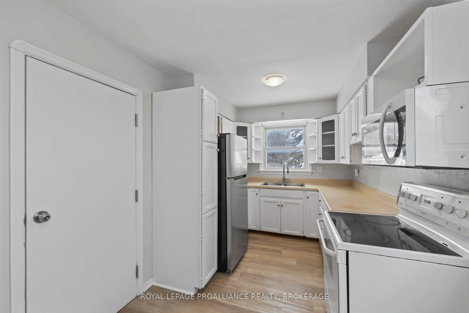 Photo 7 of 120 Hillendale Avenue, Kingston, West of Sir John A. Blvd — HOMEH