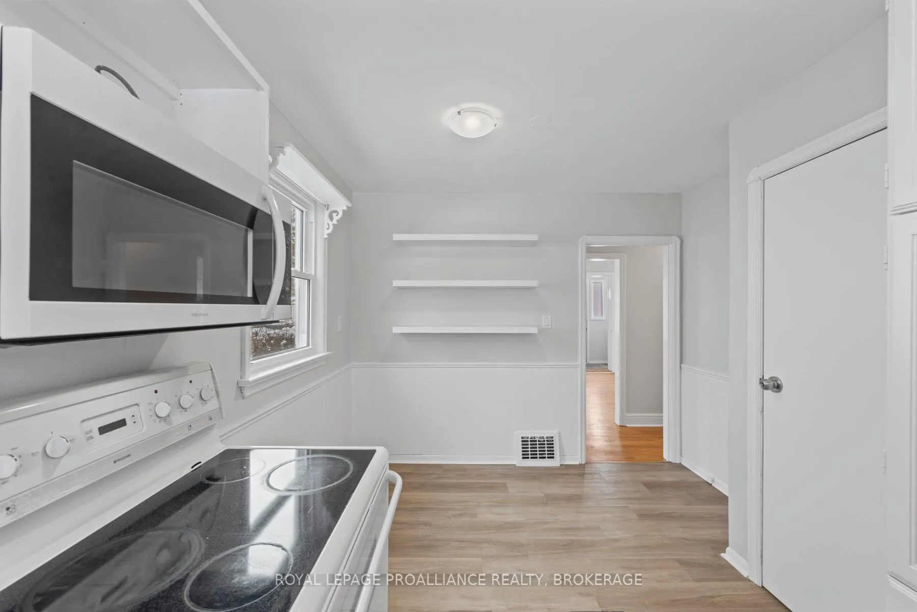 Photo 9 of 120 Hillendale Avenue, Kingston, West of Sir John A. Blvd — HOMEH