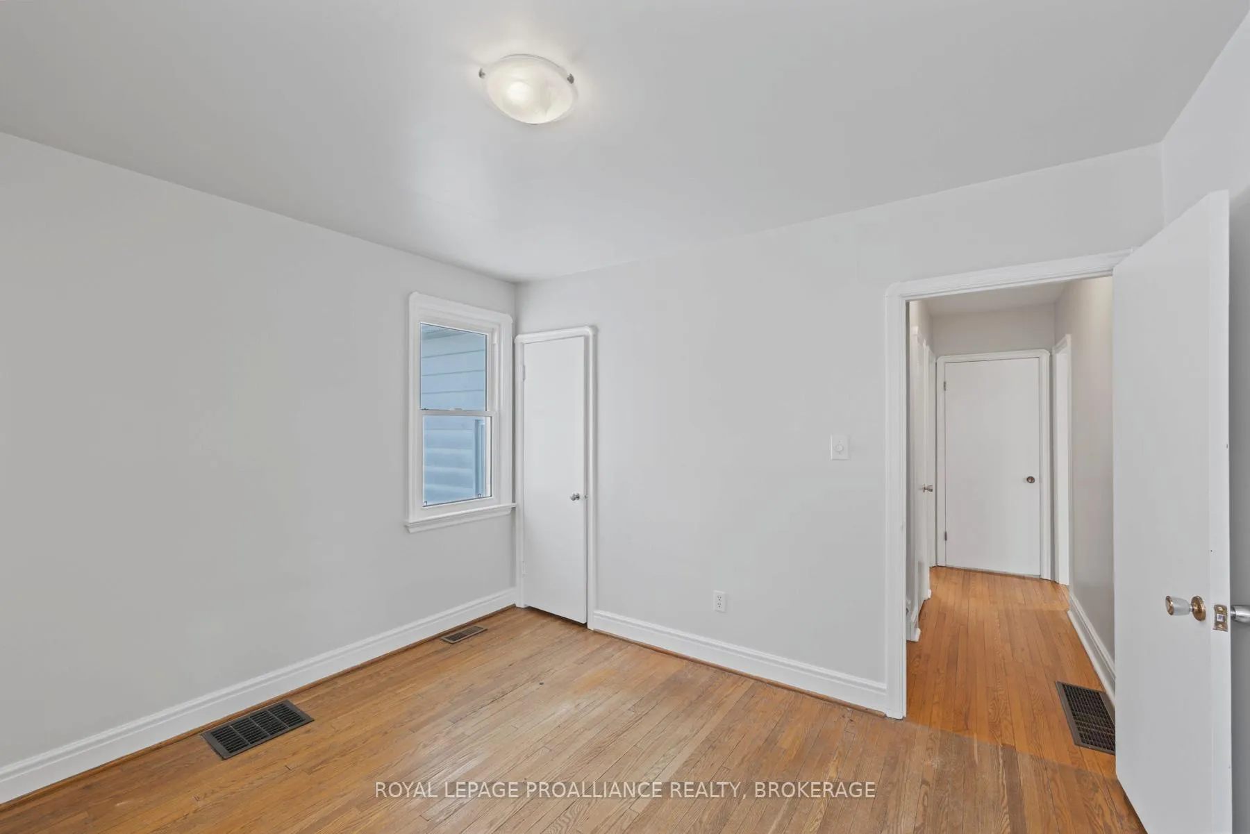 Photo 11 of 120 Hillendale Avenue, Kingston, West of Sir John A. Blvd — HOMEH