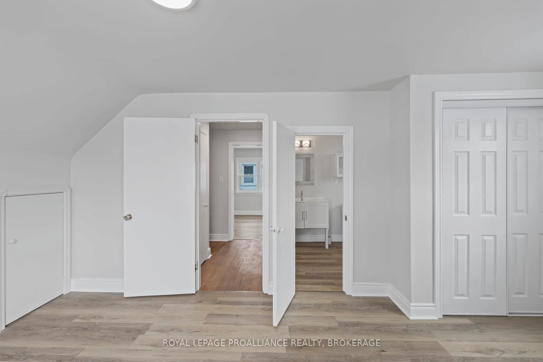 Photo 17 of 120 Hillendale Avenue, Kingston, West of Sir John A. Blvd — HOMEH