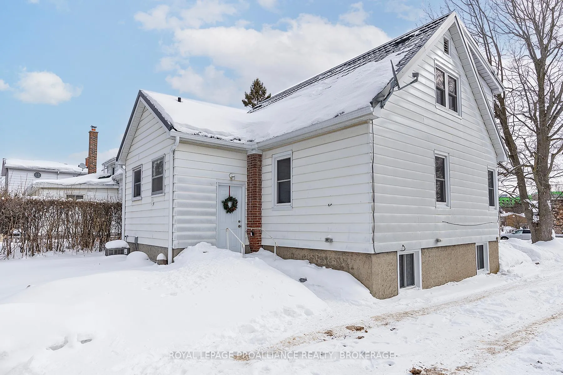 Photo 20 of 120 Hillendale Avenue, Kingston, West of Sir John A. Blvd — HOMEH