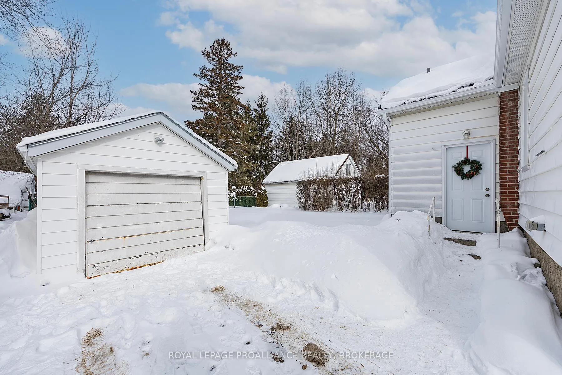 Photo 21 of 120 Hillendale Avenue, Kingston, West of Sir John A. Blvd — HOMEH