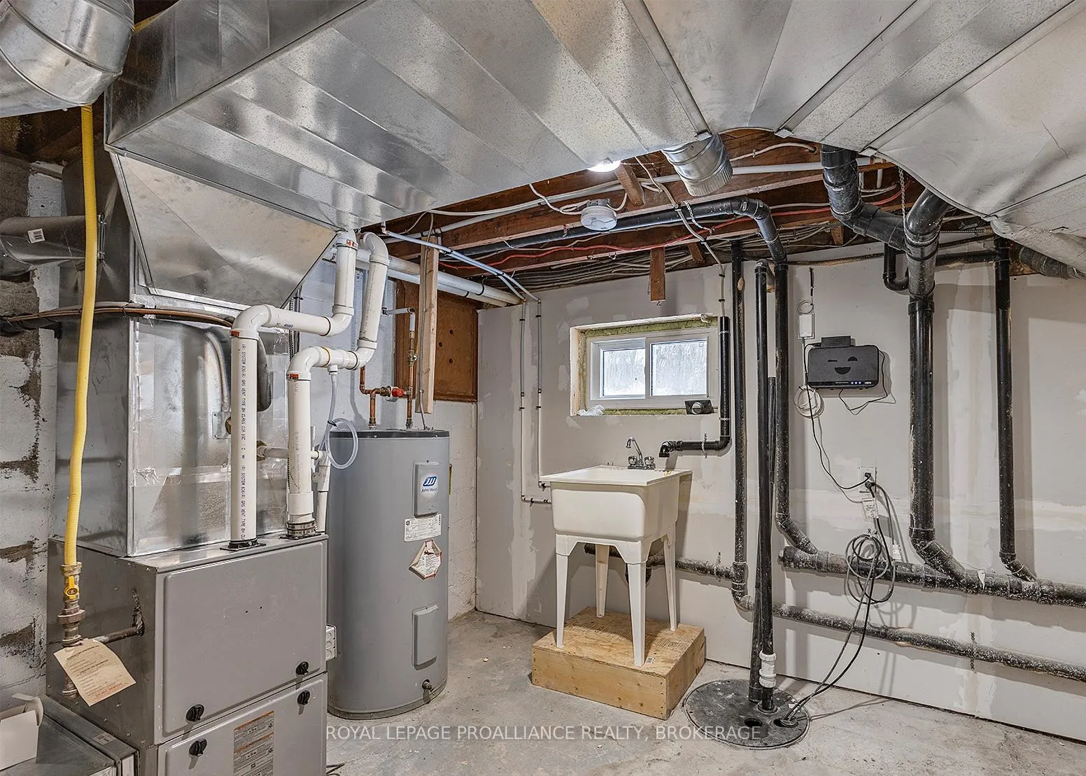 Photo 31 of 120 Hillendale Avenue, Kingston, West of Sir John A. Blvd — HOMEH
