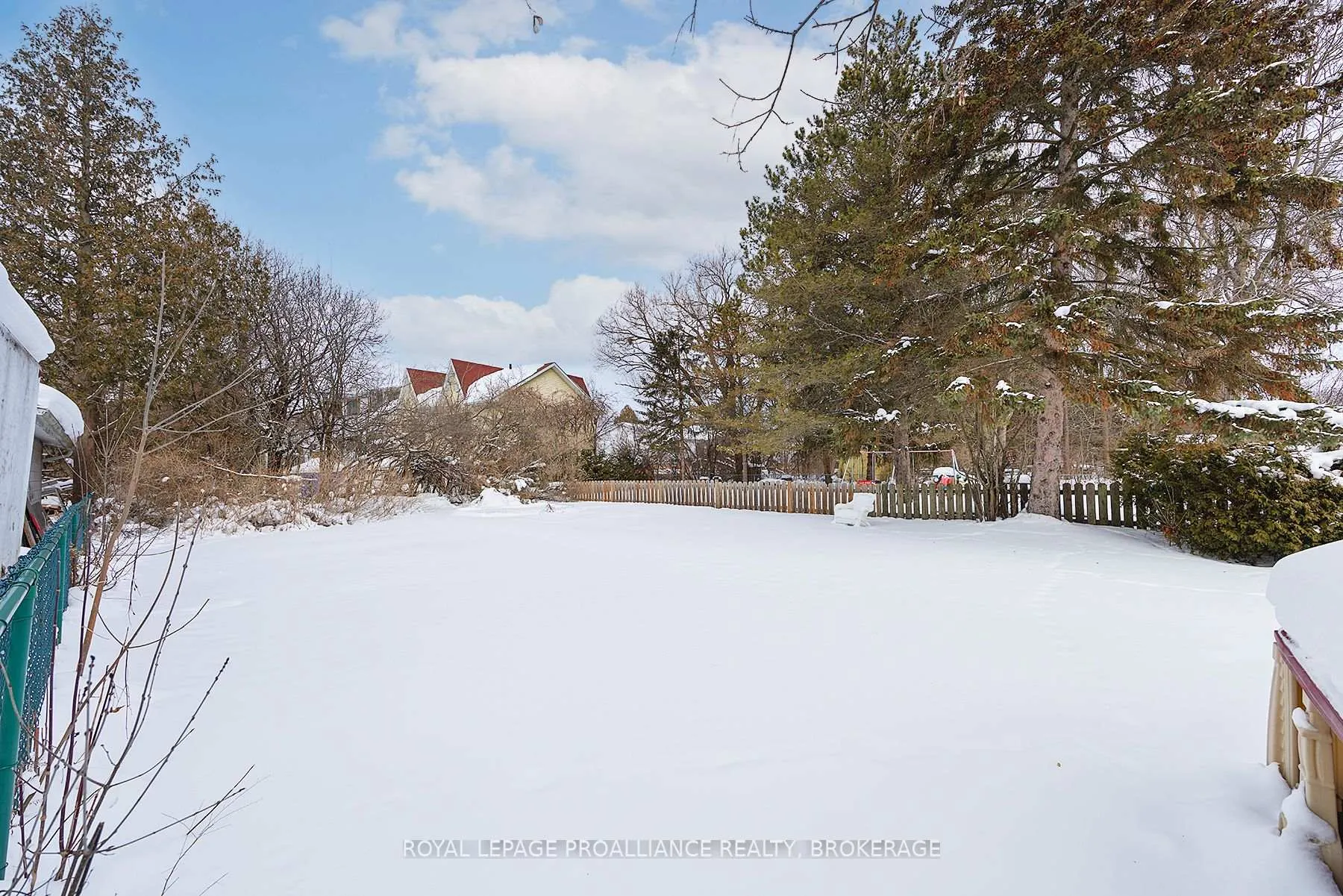Photo 36 of 120 Hillendale Avenue, Kingston, West of Sir John A. Blvd — HOMEH