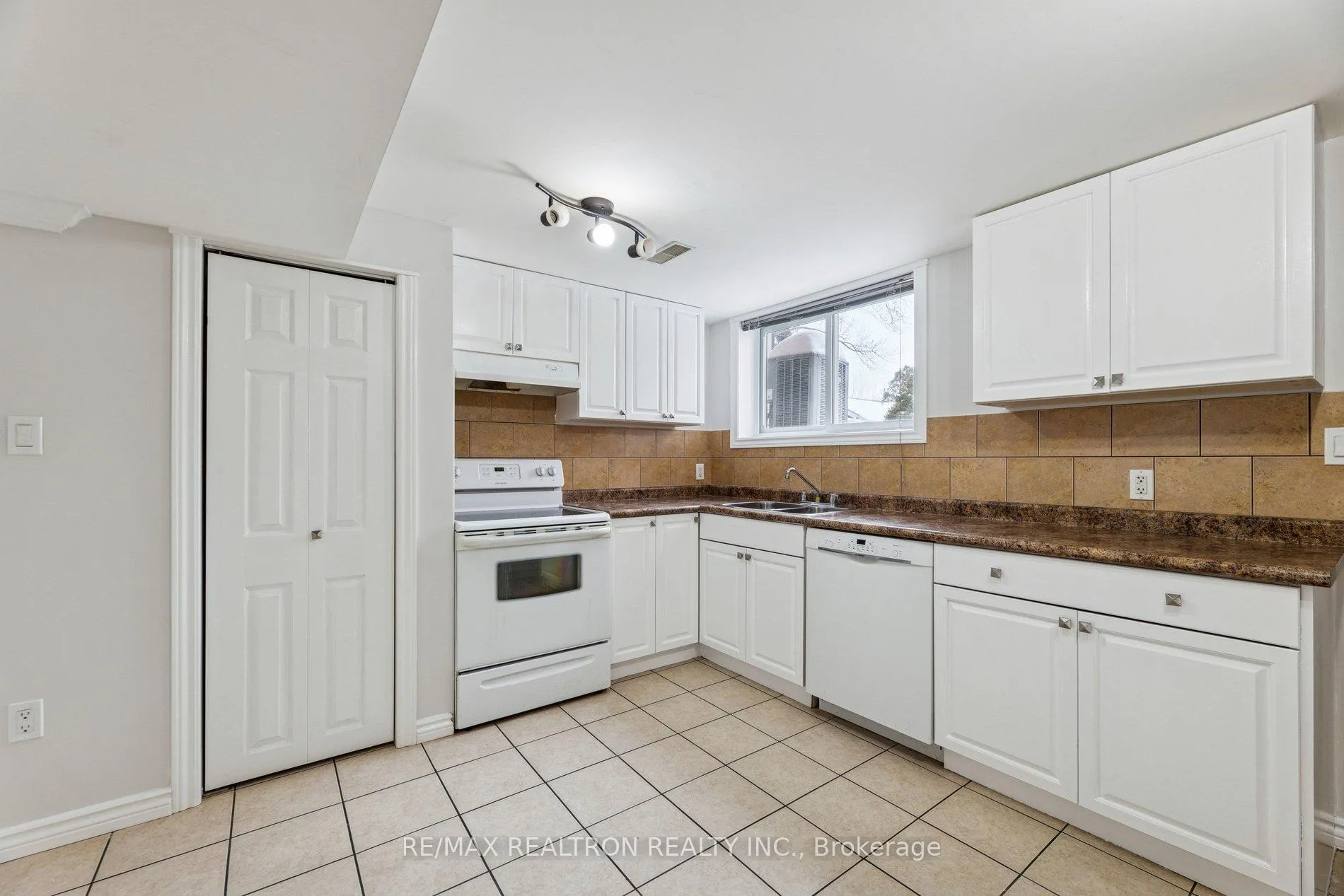 Photo 7 of 48 Scott Street, Whitby, Blue Grass Meadows — HOMEH