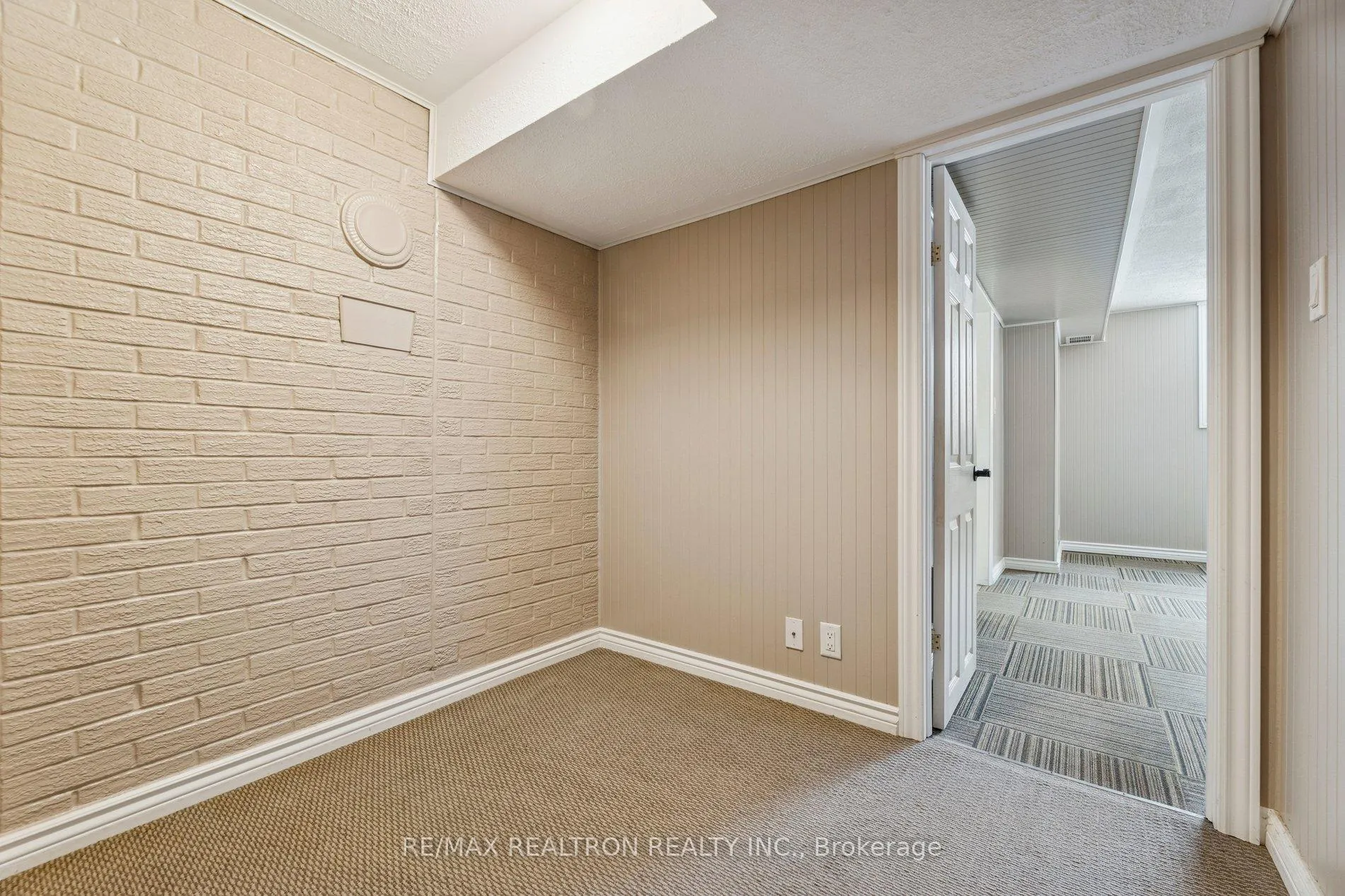 Photo 11 of 48 Scott Street, Whitby, Blue Grass Meadows — HOMEH