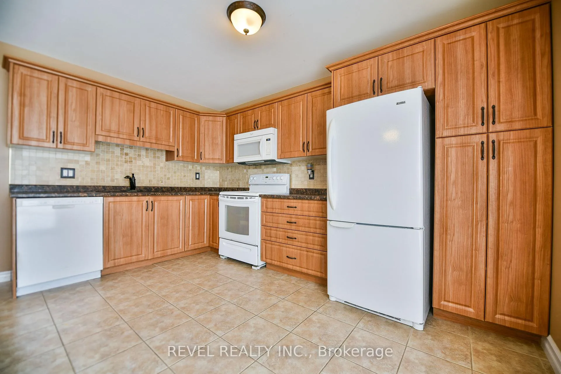 Photo 4 of 584 Spooner Drive, Timmins, TNW - Riverpark — HOMEH