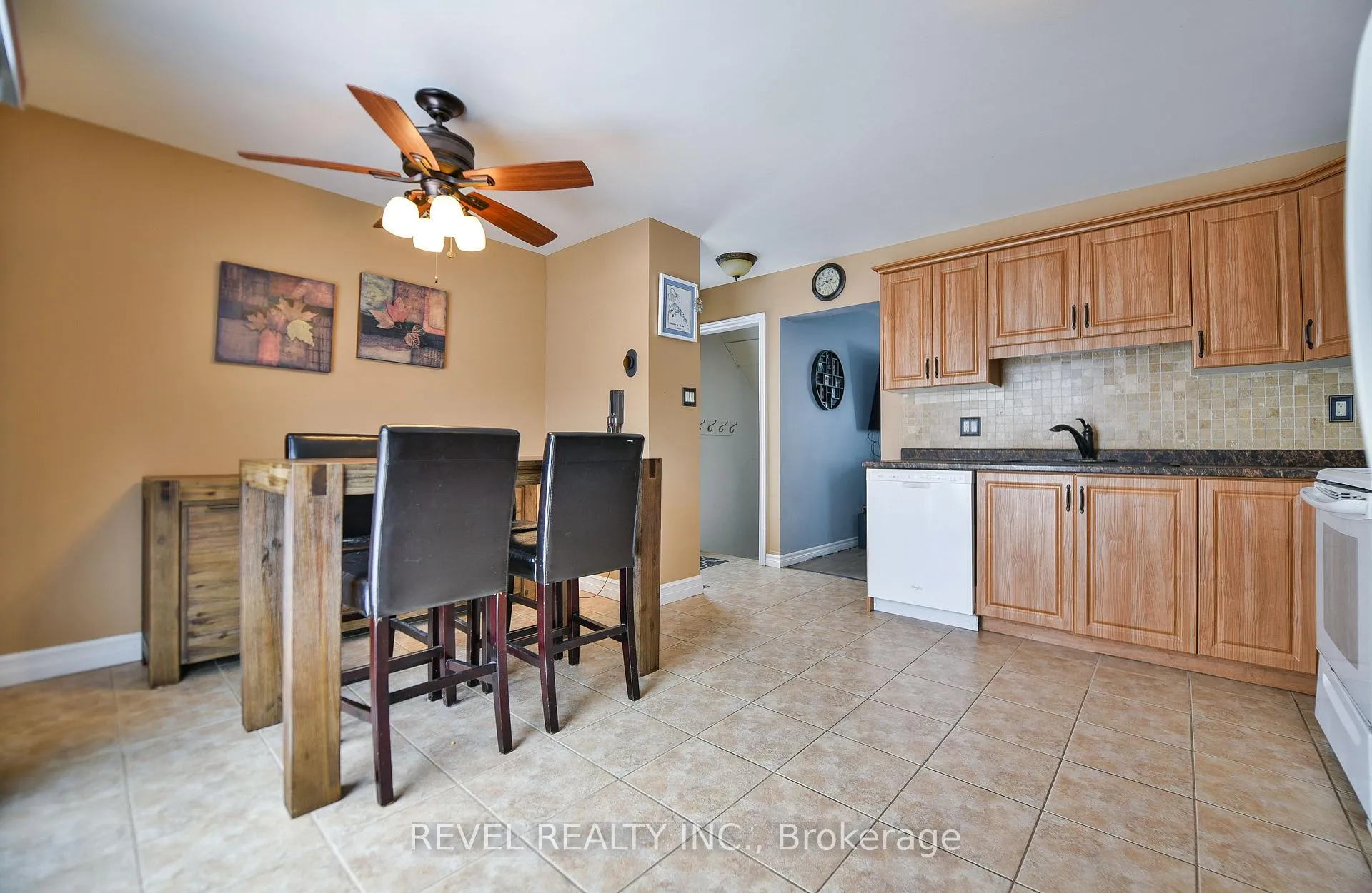 Photo 5 of 584 Spooner Drive, Timmins, TNW - Riverpark — HOMEH