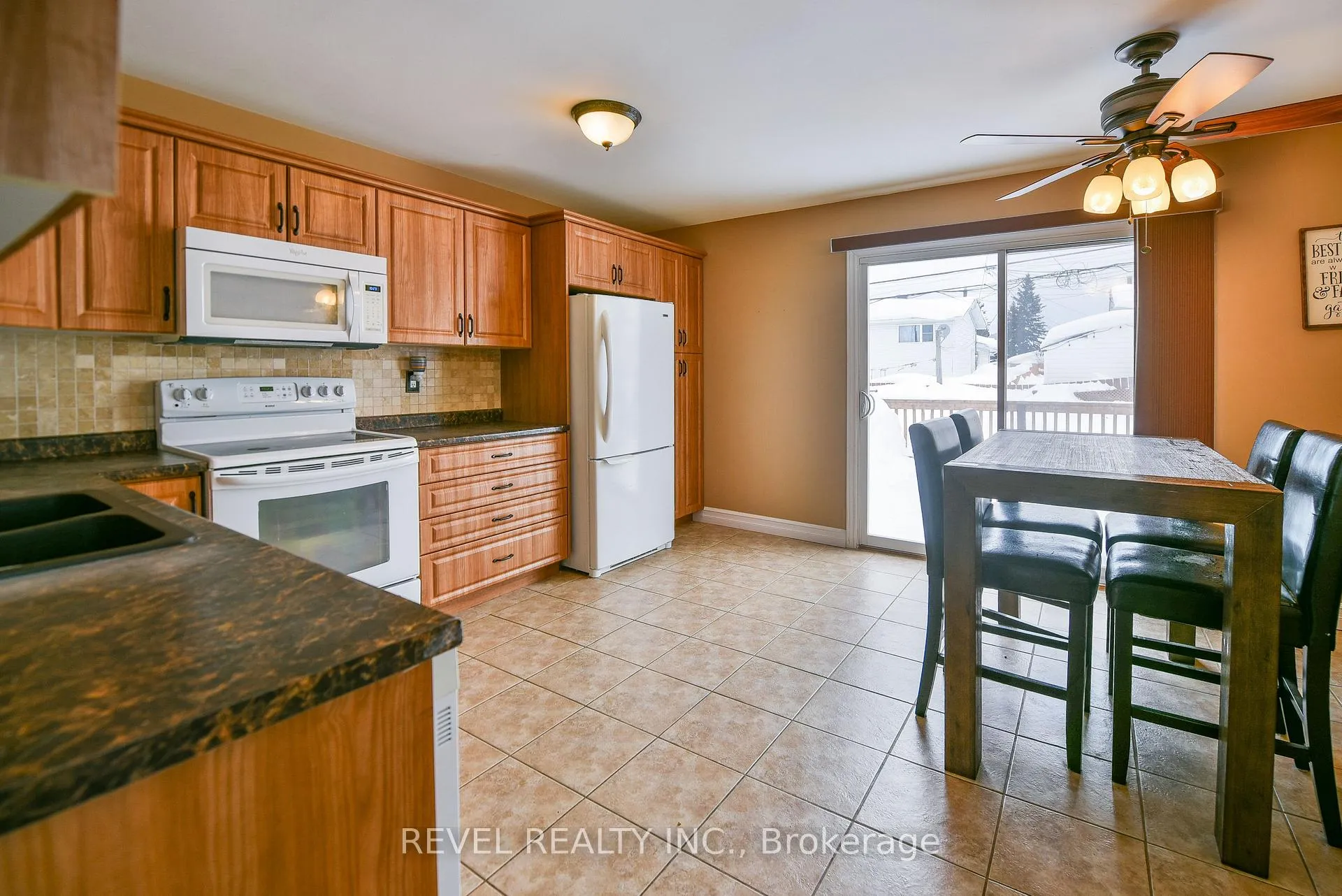 Photo 6 of 584 Spooner Drive, Timmins, TNW - Riverpark — HOMEH
