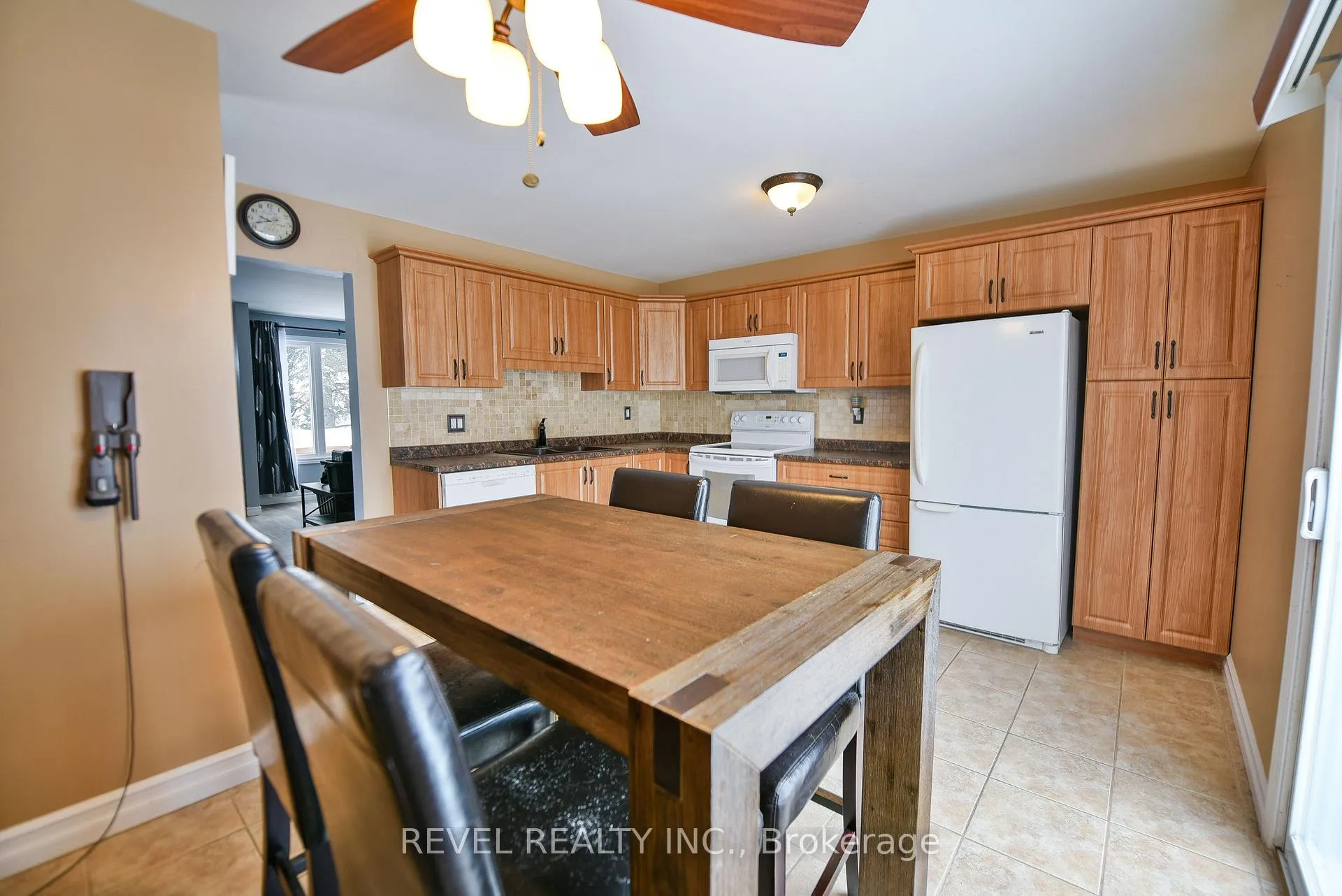 Photo 7 of 584 Spooner Drive, Timmins, TNW - Riverpark — HOMEH