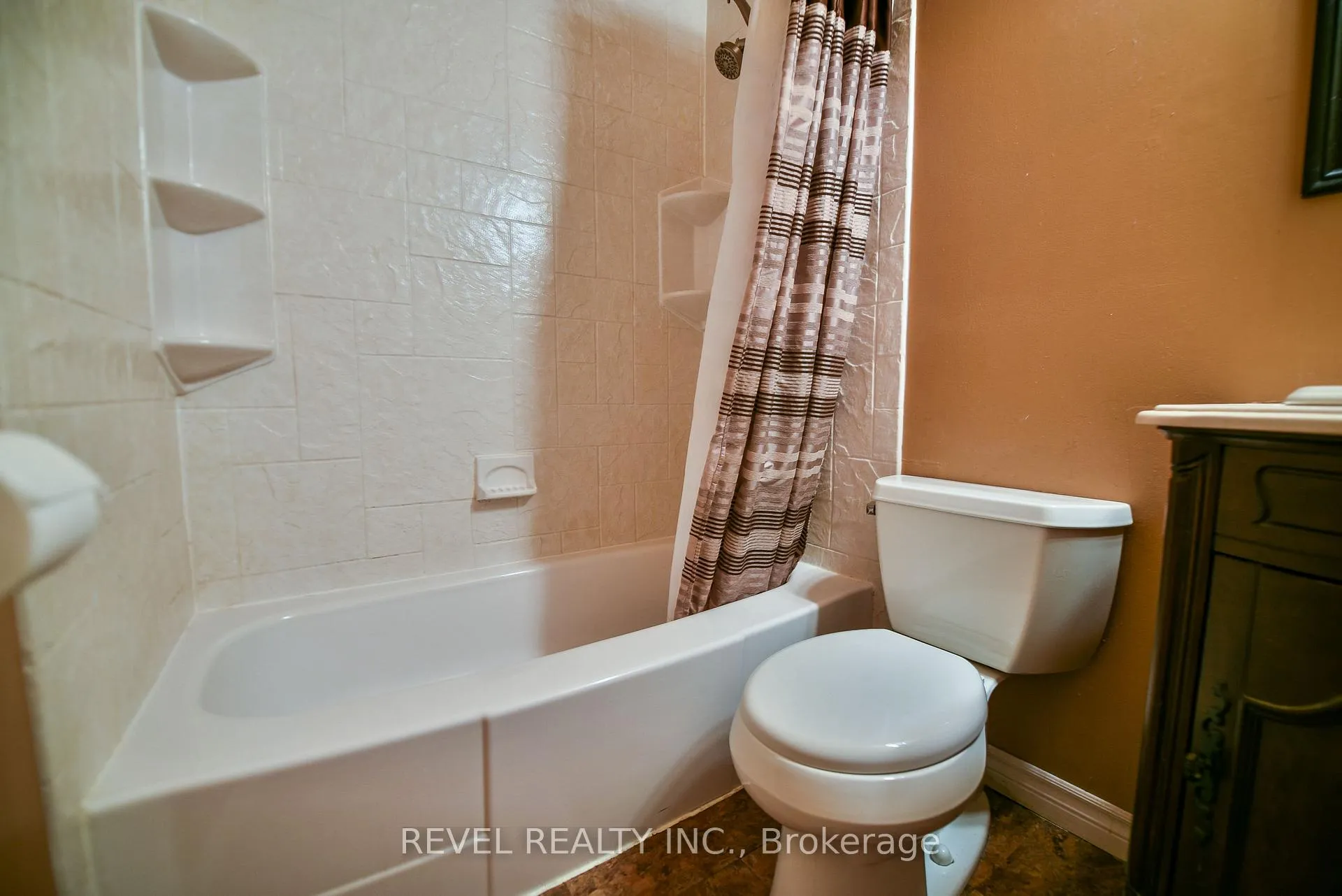 Photo 17 of 584 Spooner Drive, Timmins, TNW - Riverpark — HOMEH