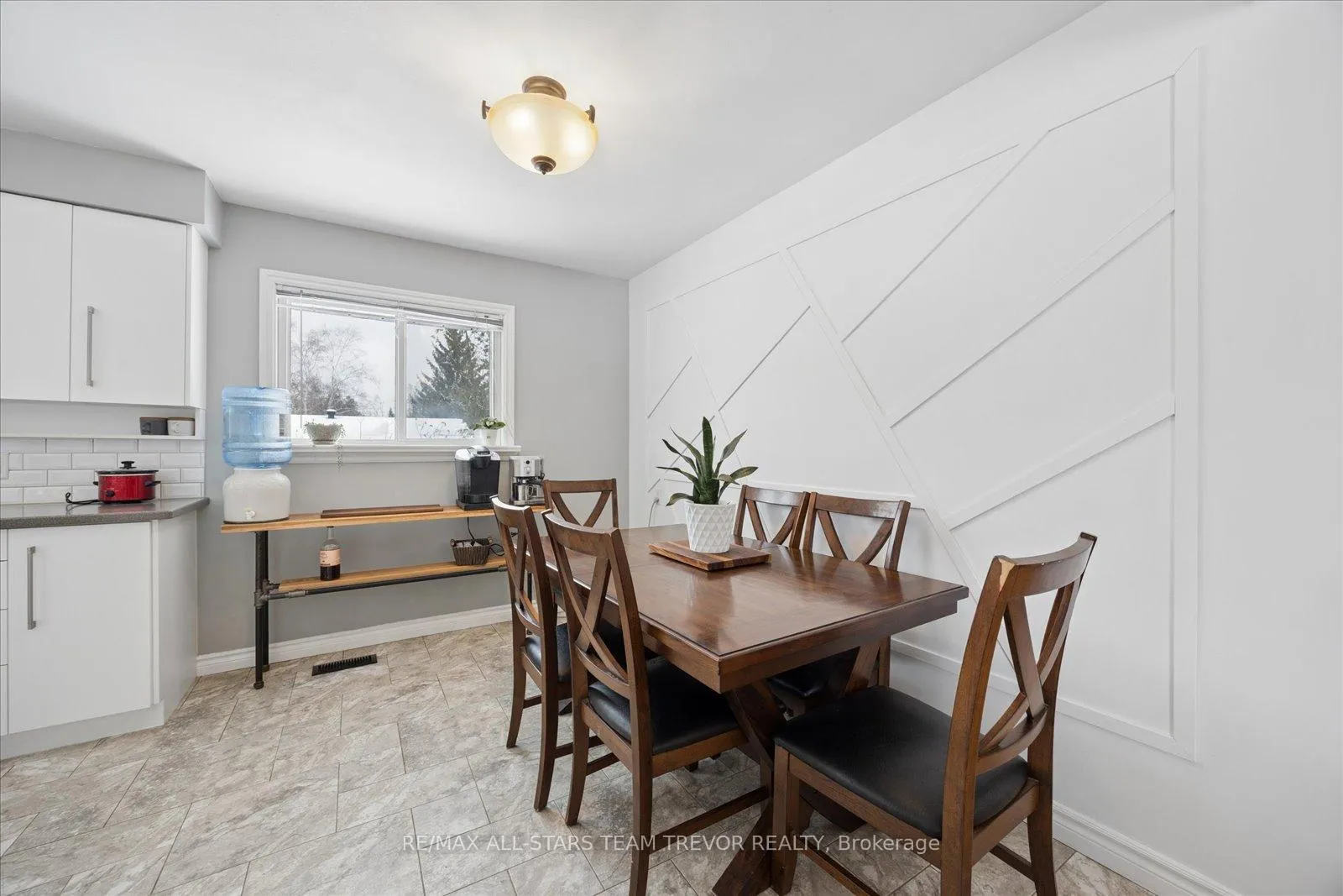 Photo 5 of 76 Brook Crescent, Georgina, Pefferlaw — HOMEH