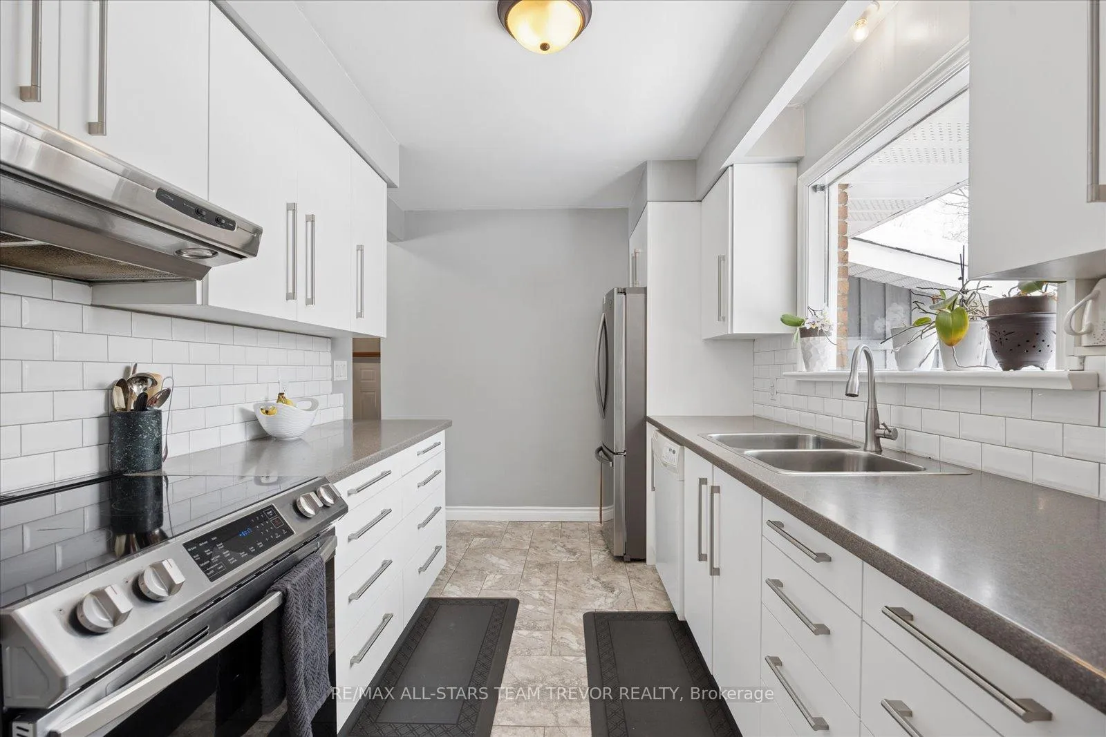 Photo 7 of 76 Brook Crescent, Georgina, Pefferlaw — HOMEH