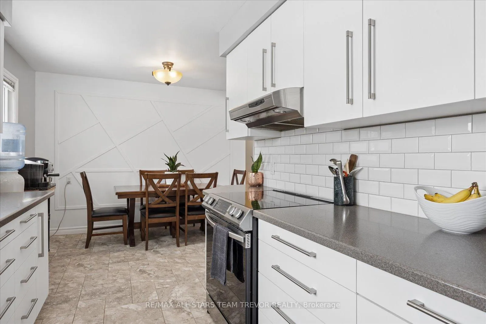 Photo 9 of 76 Brook Crescent, Georgina, Pefferlaw — HOMEH