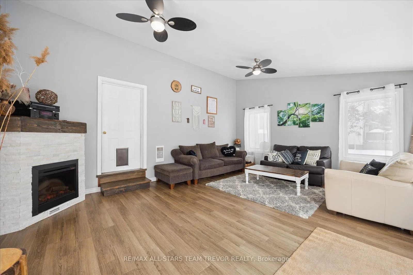 Photo 12 of 76 Brook Crescent, Georgina, Pefferlaw — HOMEH