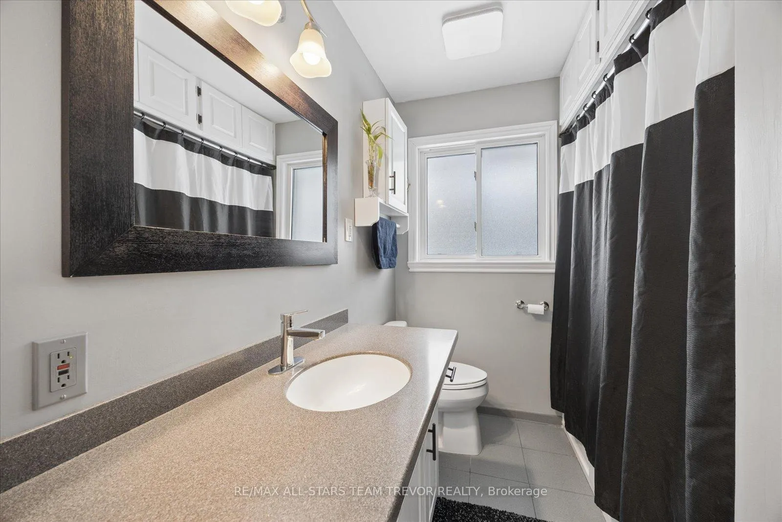 Photo 15 of 76 Brook Crescent, Georgina, Pefferlaw — HOMEH