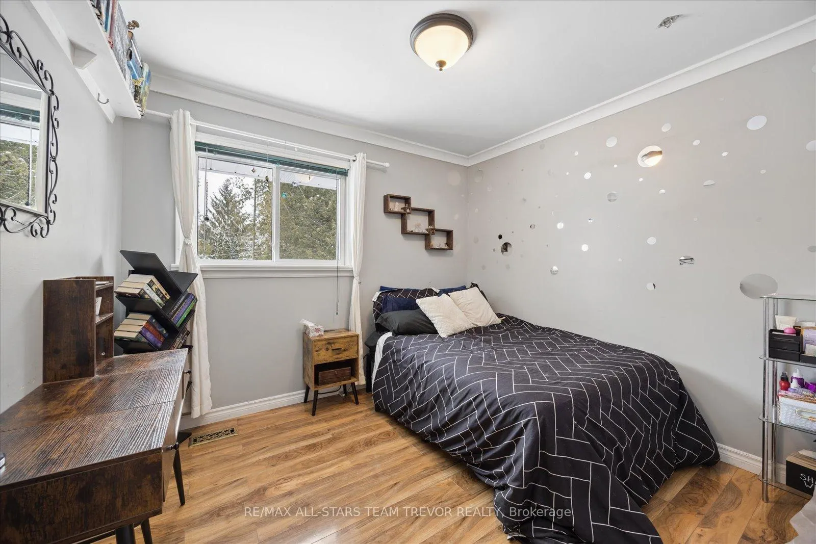 Photo 20 of 76 Brook Crescent, Georgina, Pefferlaw — HOMEH