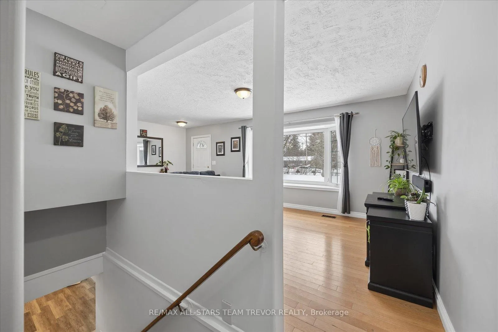Photo 24 of 76 Brook Crescent, Georgina, Pefferlaw — HOMEH