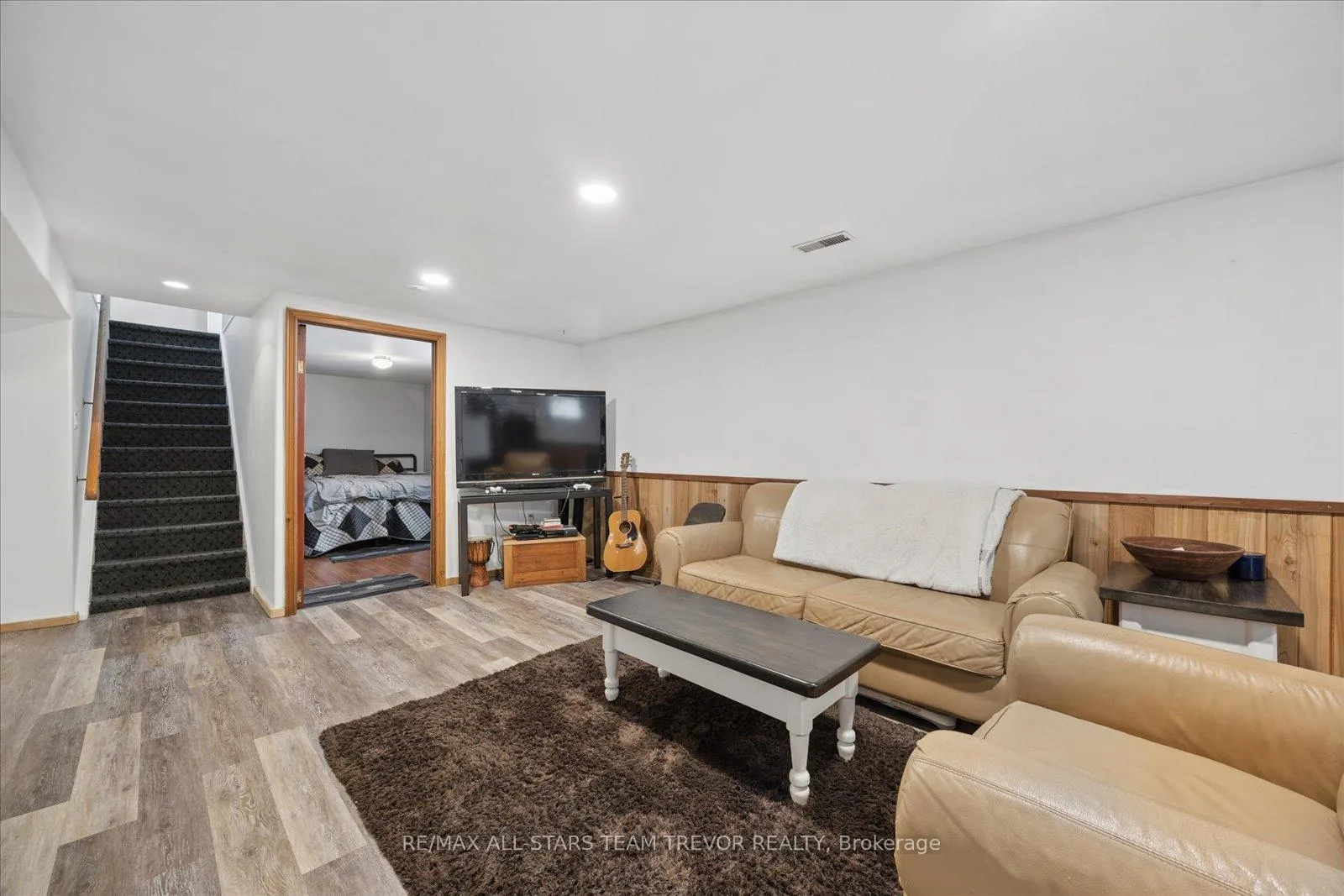 Photo 25 of 76 Brook Crescent, Georgina, Pefferlaw — HOMEH