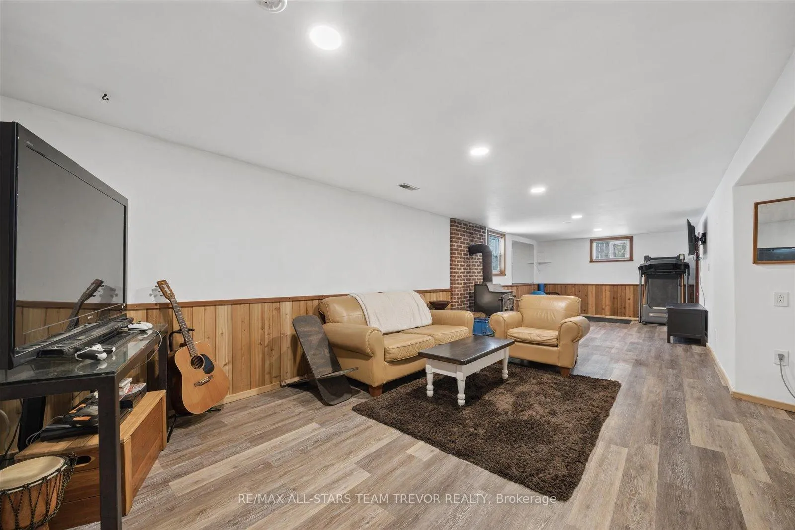 Photo 26 of 76 Brook Crescent, Georgina, Pefferlaw — HOMEH