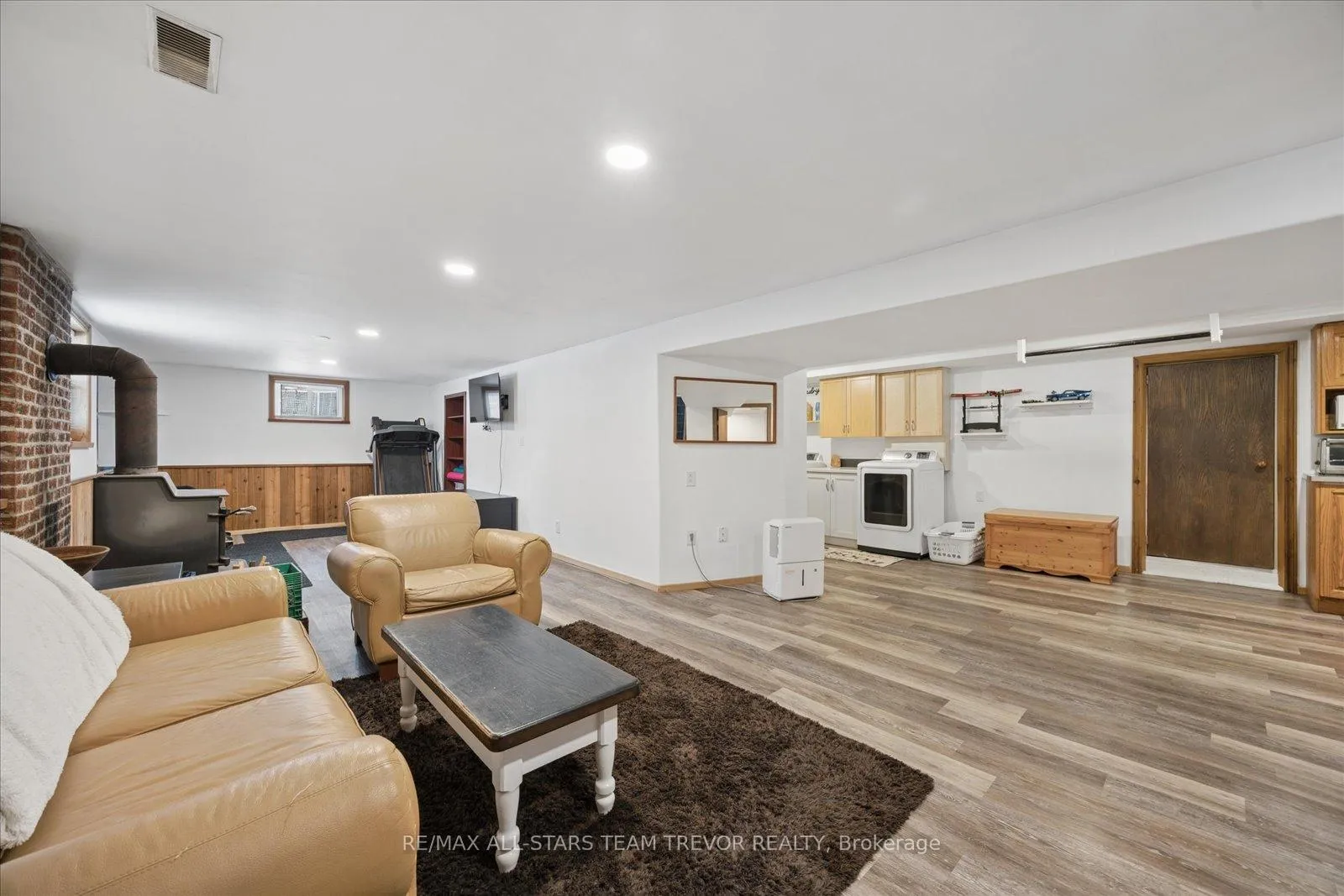 Photo 28 of 76 Brook Crescent, Georgina, Pefferlaw — HOMEH